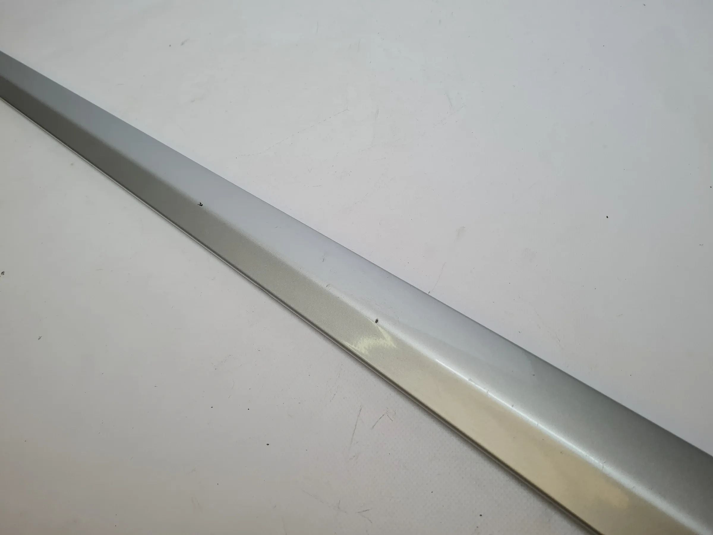 Original Mercedes C-Klasse (CL203) Dekor-/Zierleiste Rechts Silber A2036903662