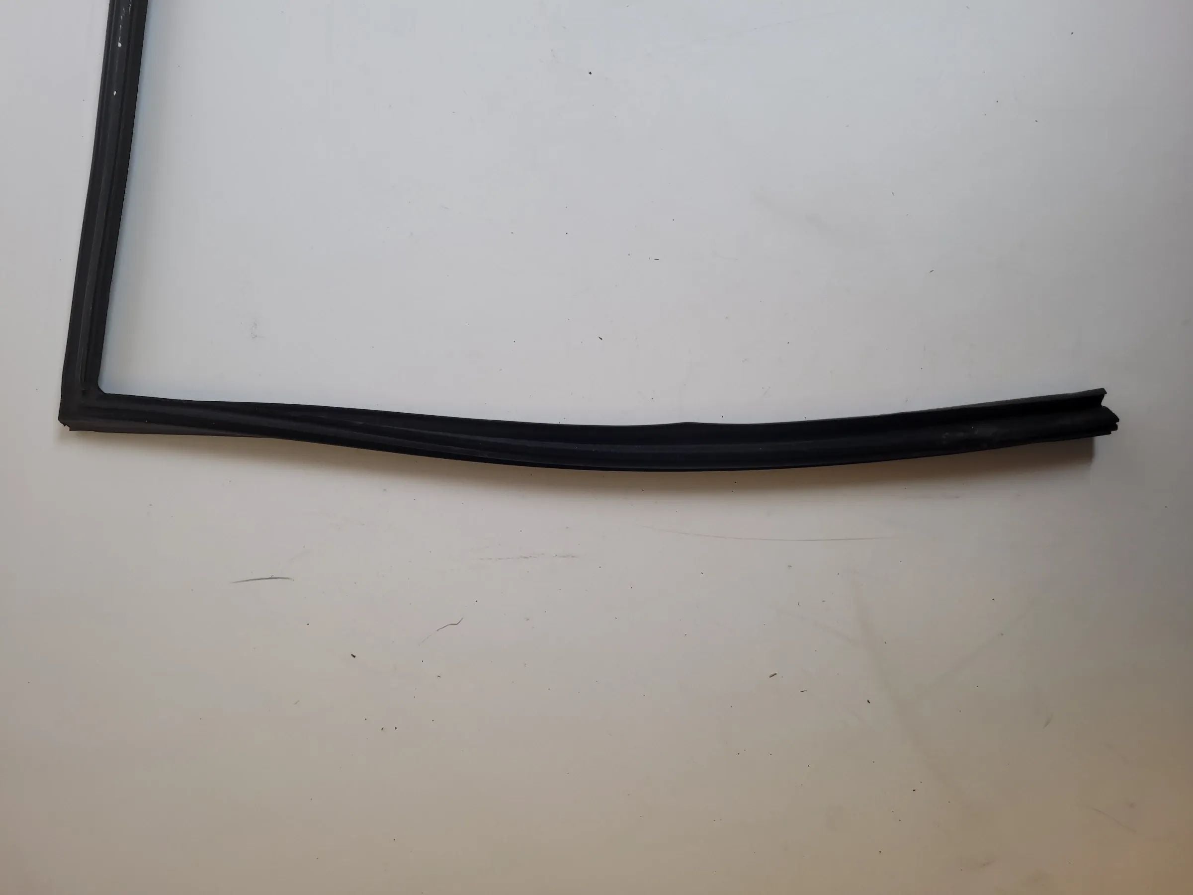 BMW 5er Touring E39 Dichtung Fensterführung Links Hinten Innen (Original)