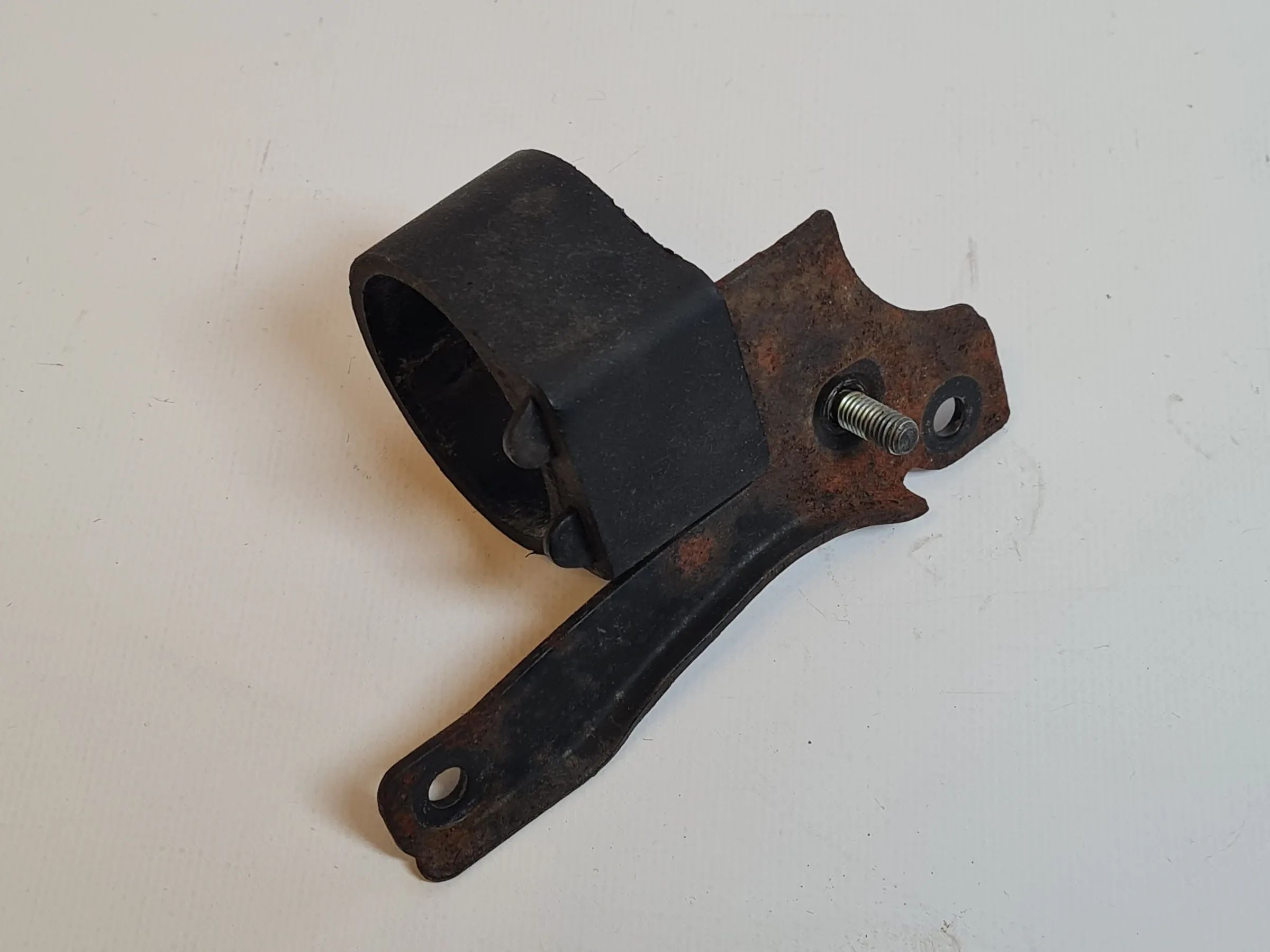 BMW 5er E60 3,0 530i M54B30 306S3 M54 Leerlaufregelventil Halter