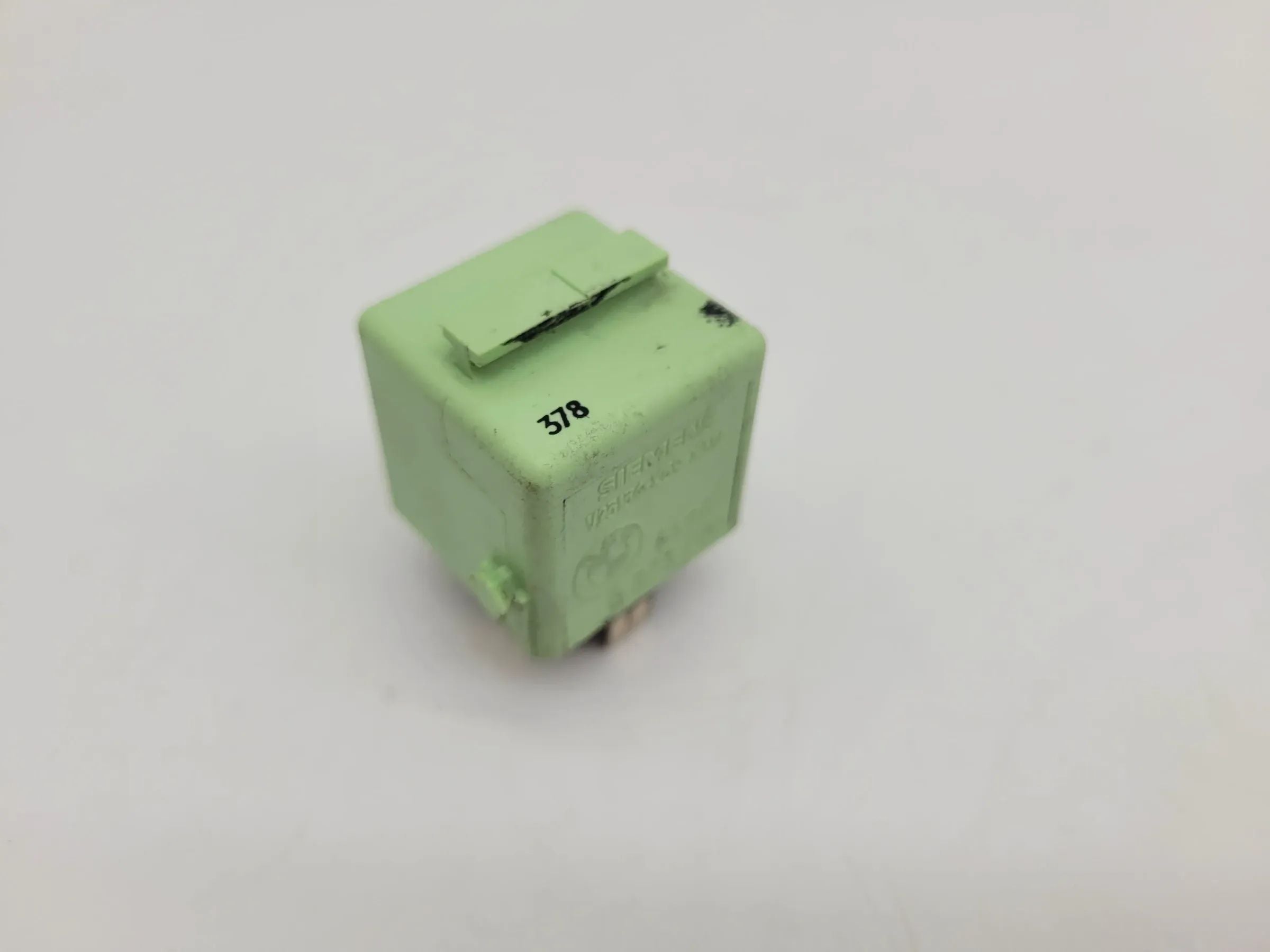 Original BMW 3er/5er E36/E39/E46 etc Relais Grün 61.36-8373700