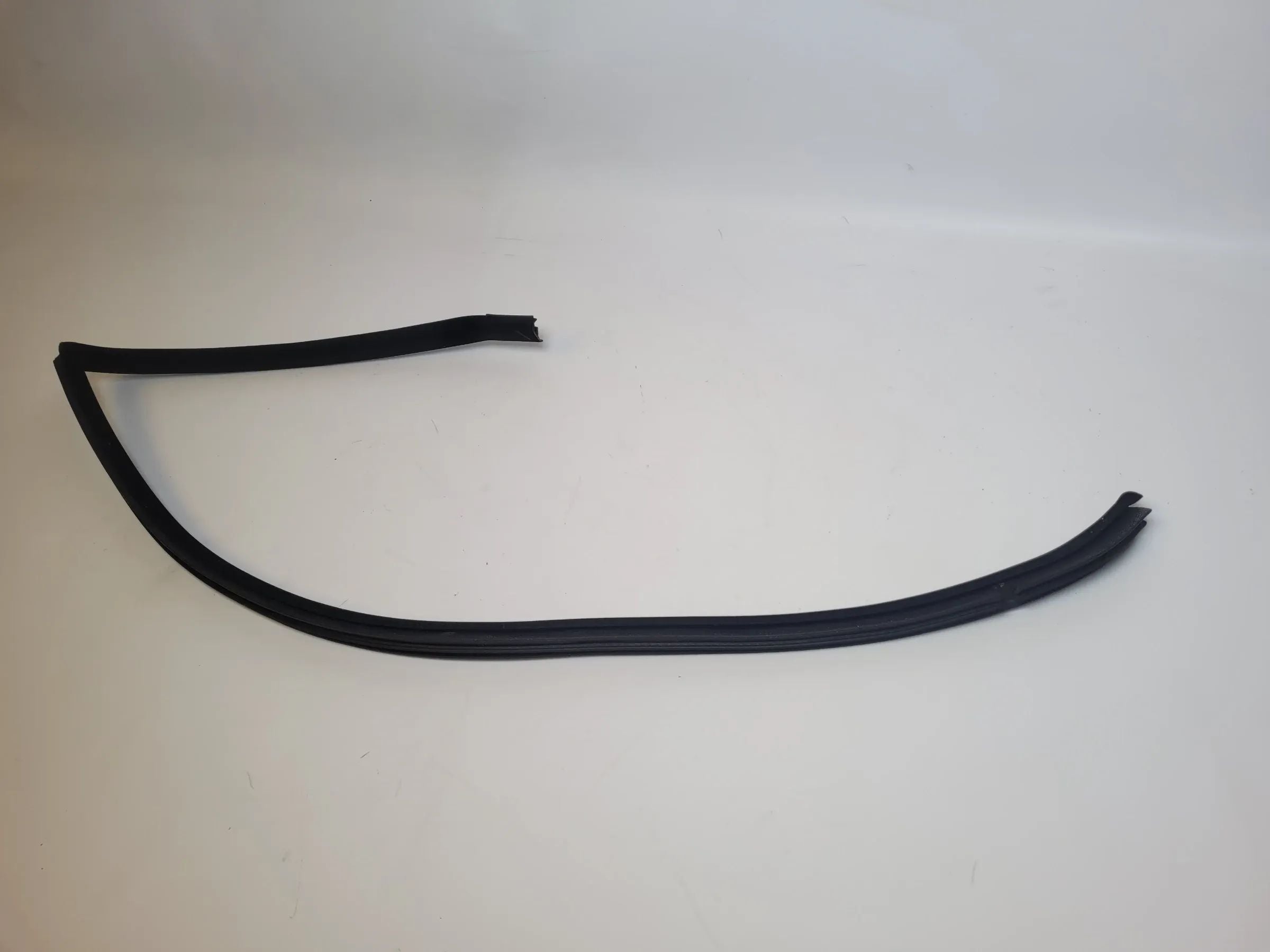 BMW 5er Touring E39 Dichtung Kofferaumfenster Links (Original)
