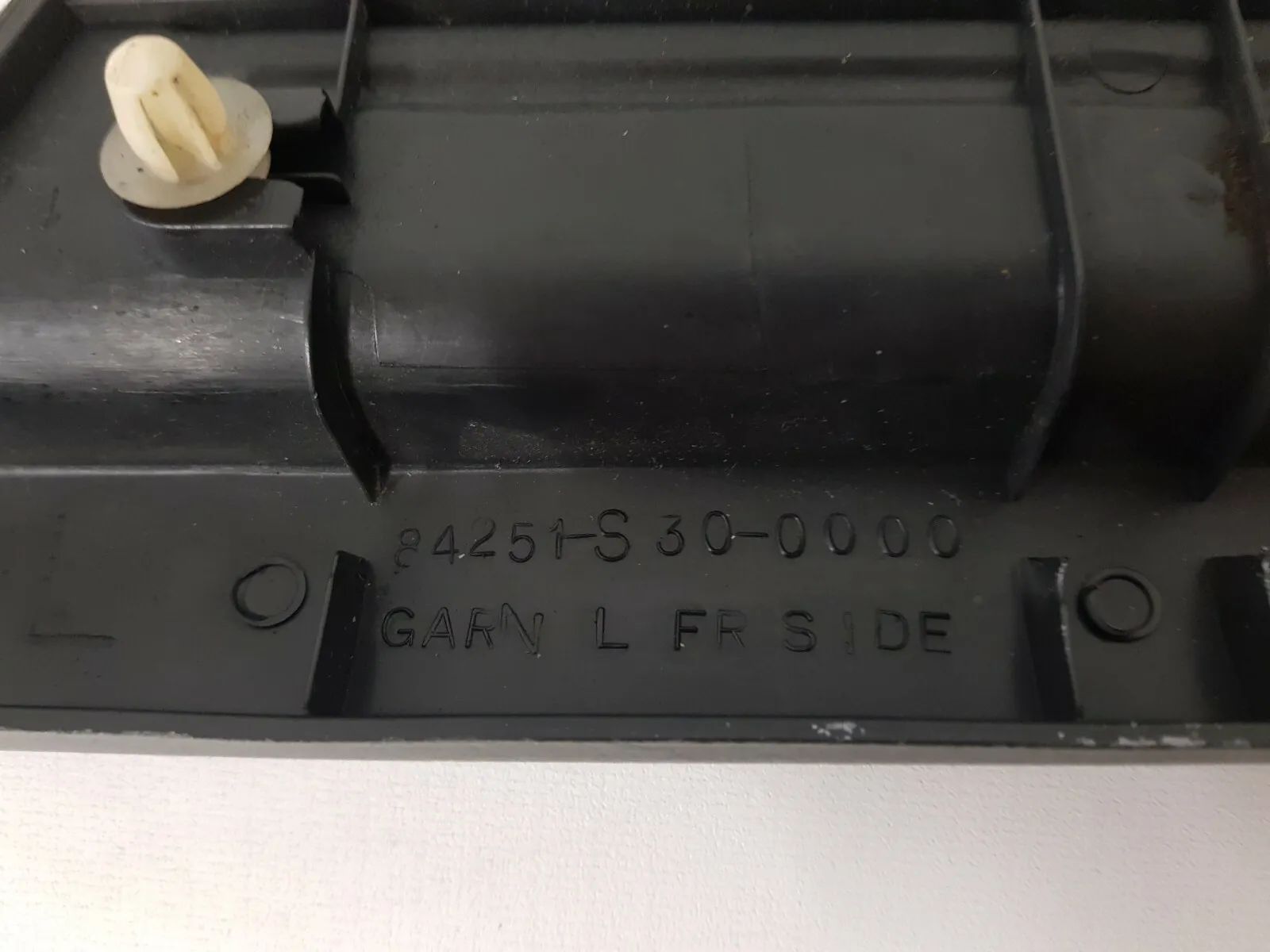 Carcasa lateral del umbral delantero izquierdo original HONDA PRELUDE V 1997 84251-S30-0000