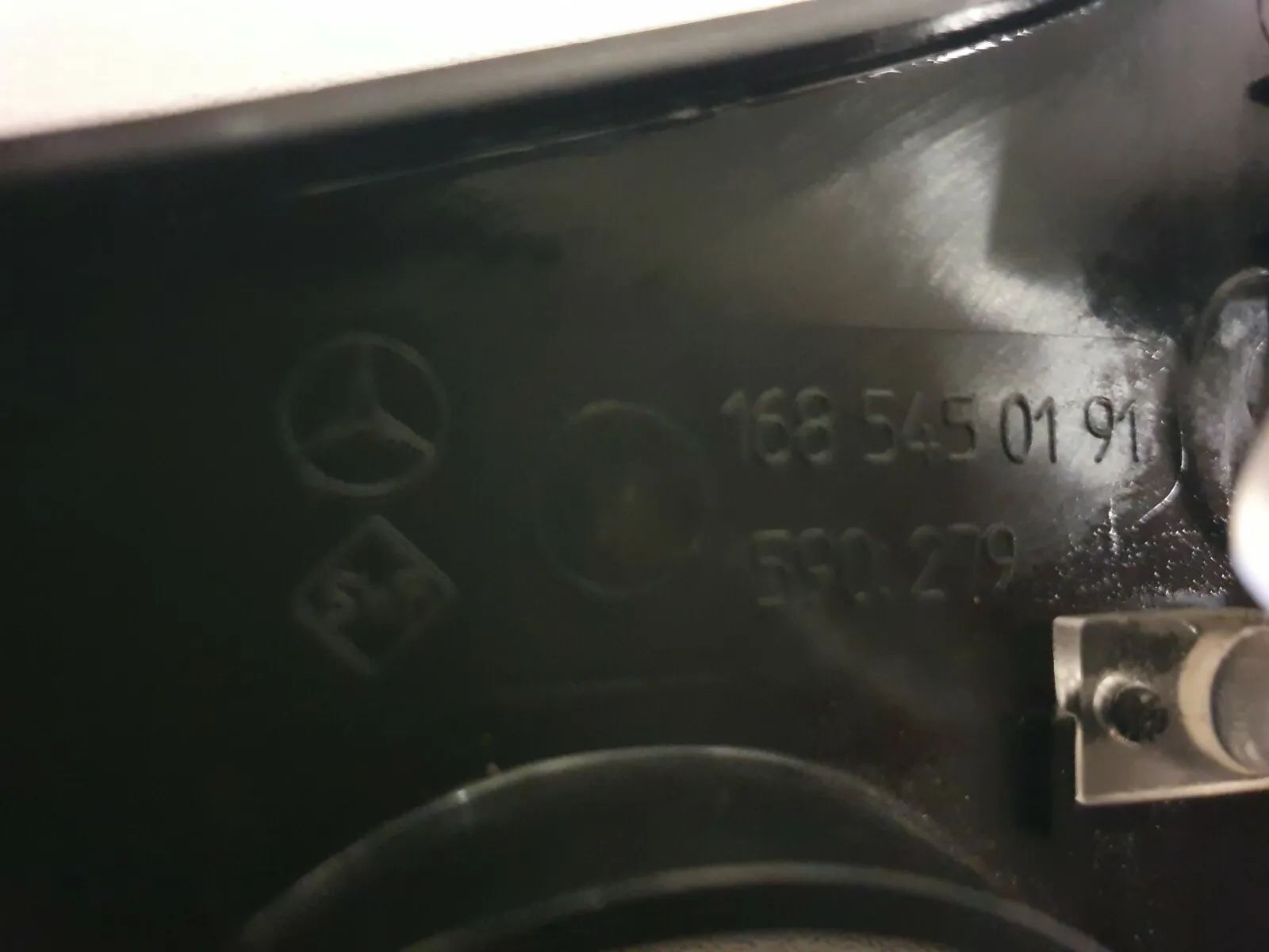 Revestimento do painel esquerdo 1685450191 MERCEDES A-KLASSE (W168) K18