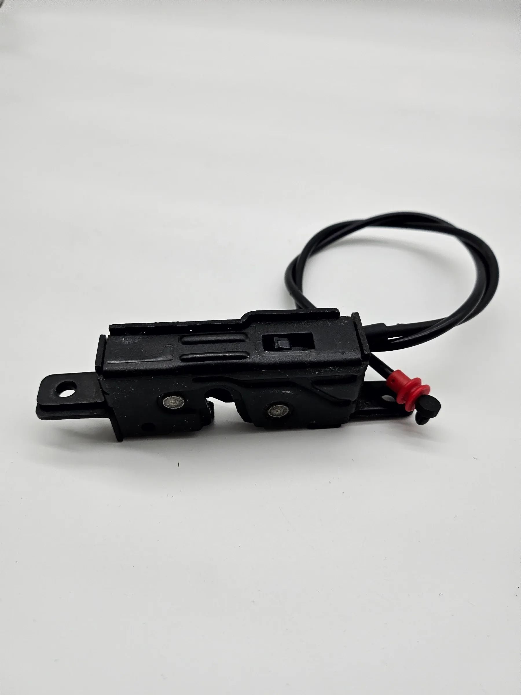 Serrure de hayon bas gauche pour BMW X5 (E53) 3.0D 8408963