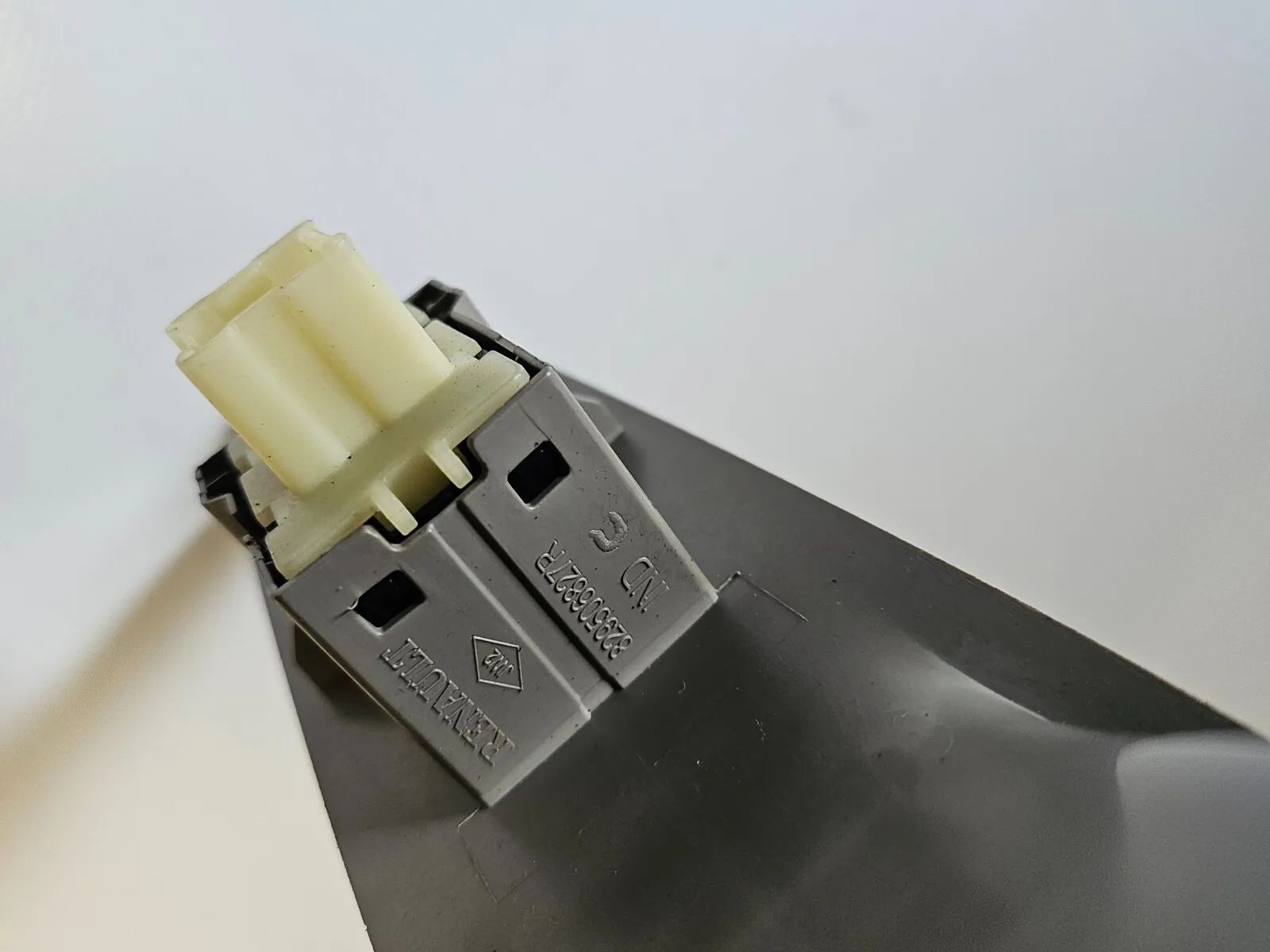 original-renault-zoe-schalter-fensterheber-vorne-829506827r-2014
