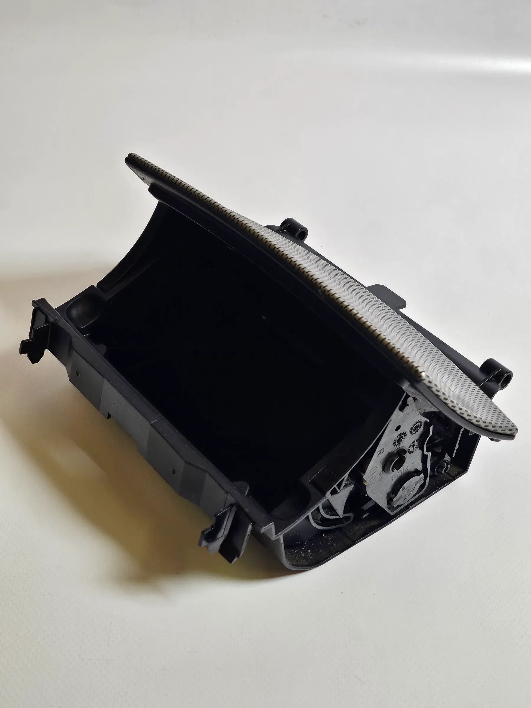Mercedes Benz C Klasse W203 ASCHENBECHER Ablagefach Mittelkonsole A2036800852