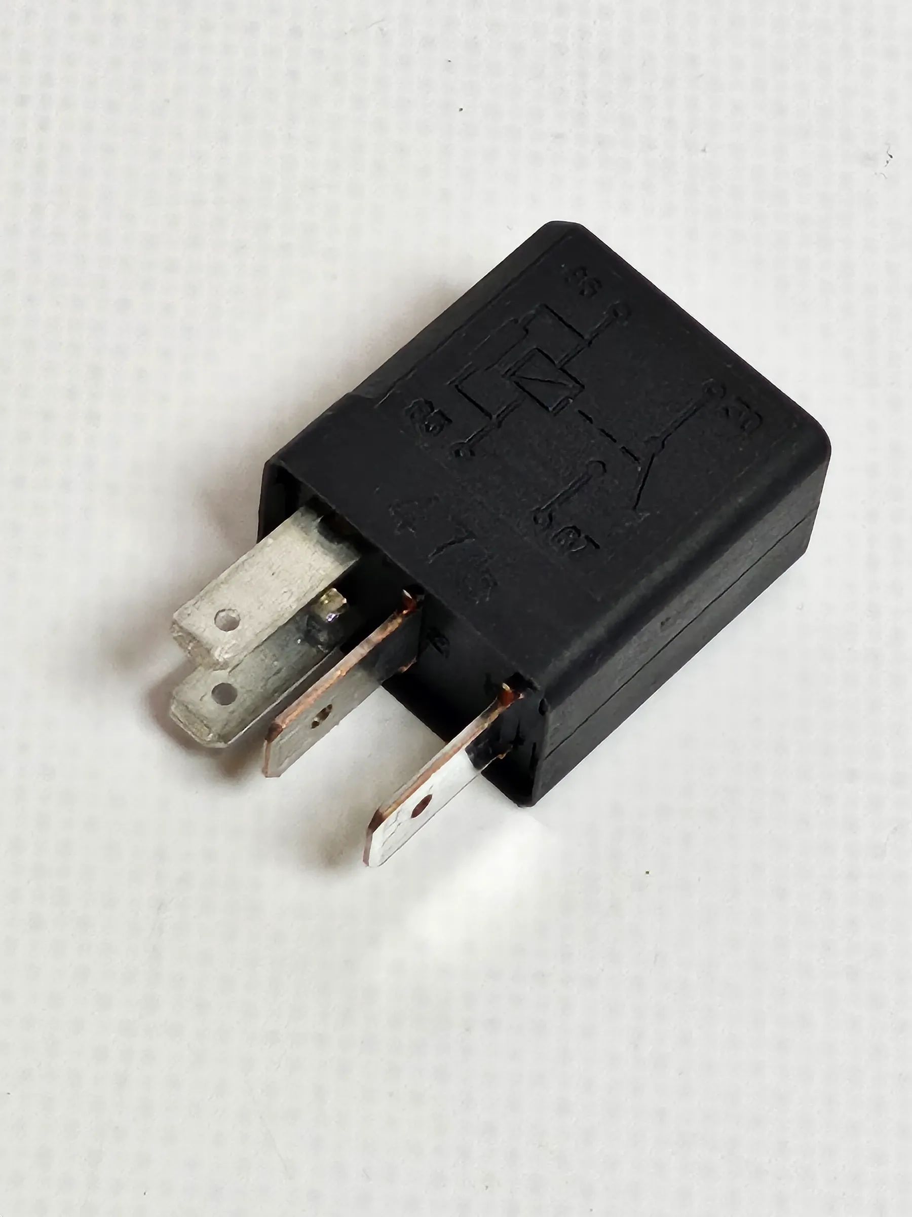 Оригинальное реле Fiat, 4-контактное, 20A, черное, 702.30, 46520421