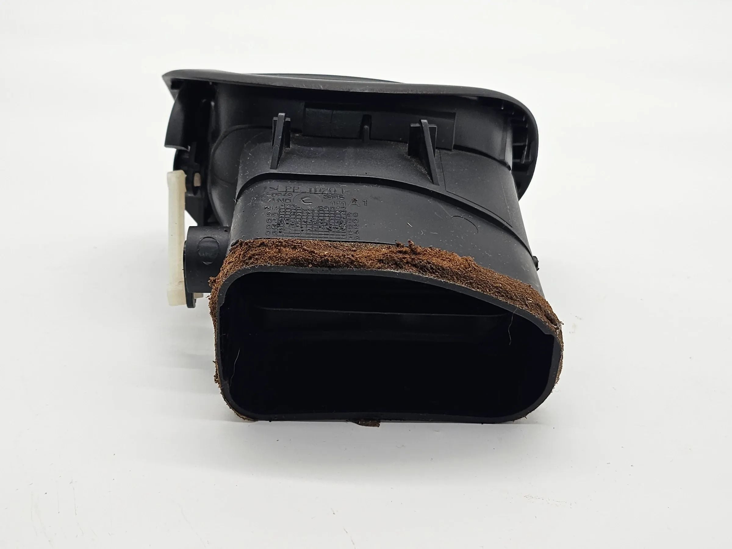 Пежо 206СС Воздуховод воздуховыпускная решетка правая 9632184377