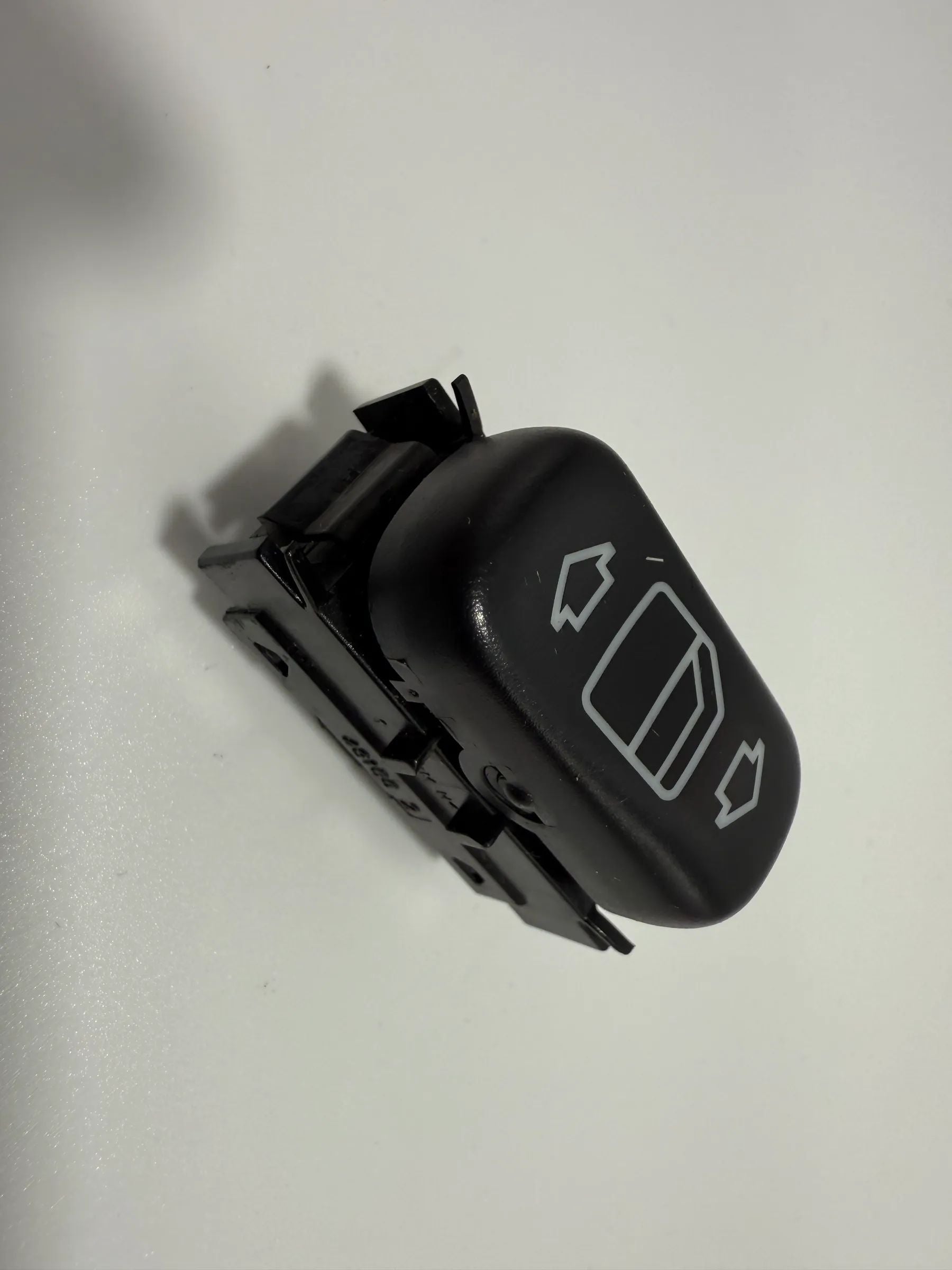 Original Mercedes-Benz E-Class W210 Window Switch Rear L/R A2108208210 