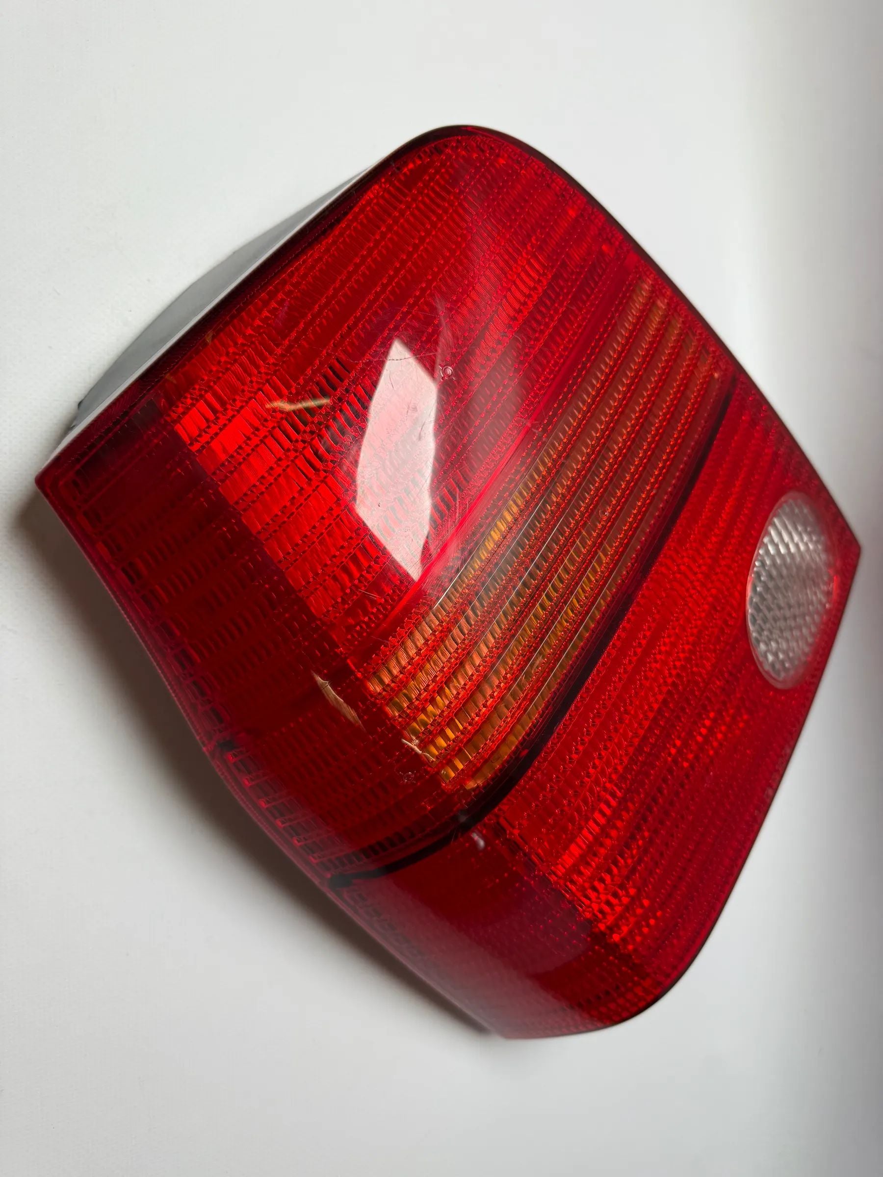 Oryginalna lampa tylna VW Lupo 6E1,/6X1 lewa, Carello 38030748 / 9559