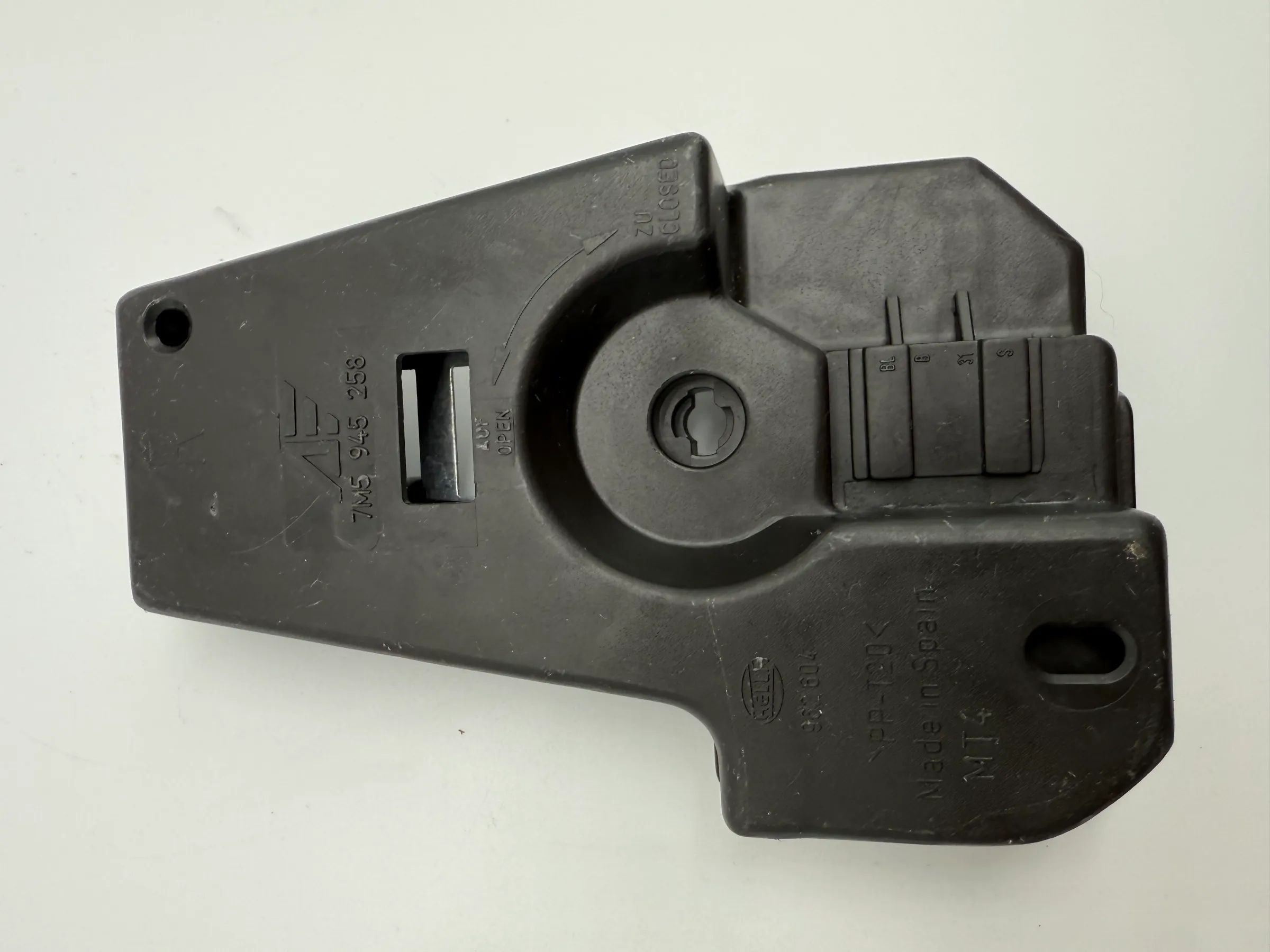 อะไหล่แท้ Ford Galaxy WGR ขายึดไฟท้ายขวา 7M5945258 / 962604