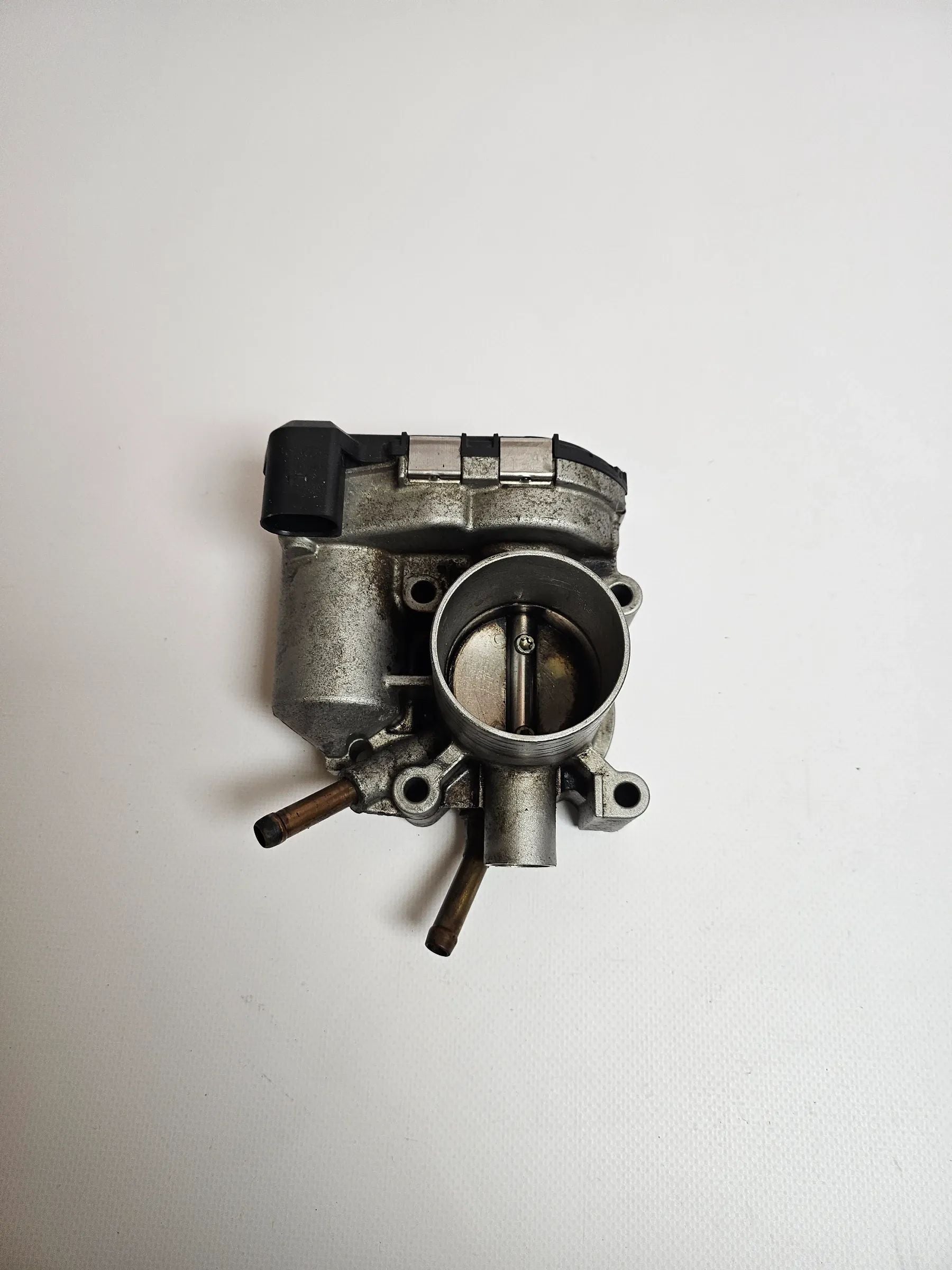 Oryginalna przepustnica i króciec przepustnicy VW Polo 6N2 Lupo 1.0 1.4 030133062C