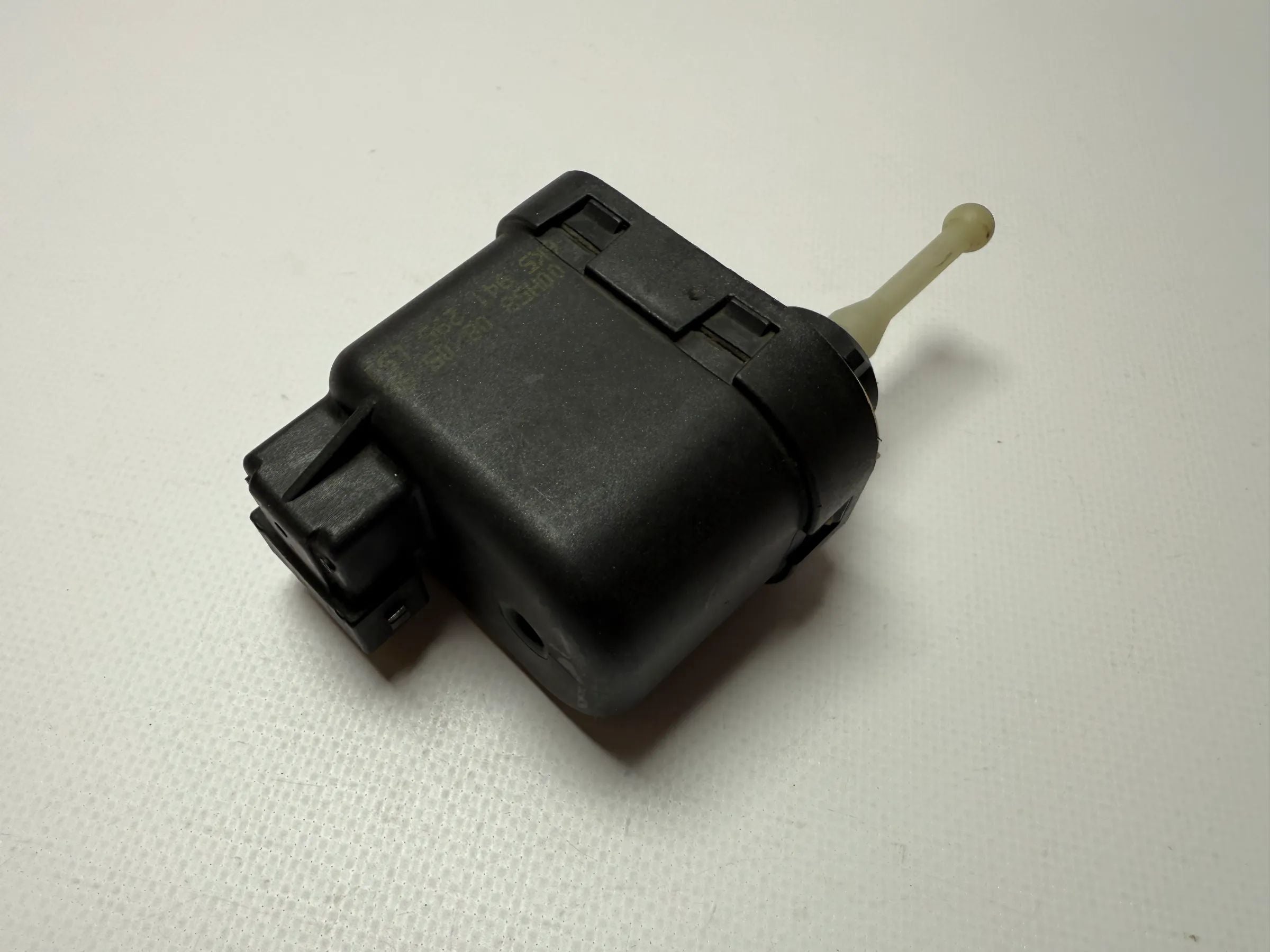 อะไหล่แท้ VW AUDI A4 B5 มอเตอร์ปรับระดับไฟหน้า LWR 6K5 941 295