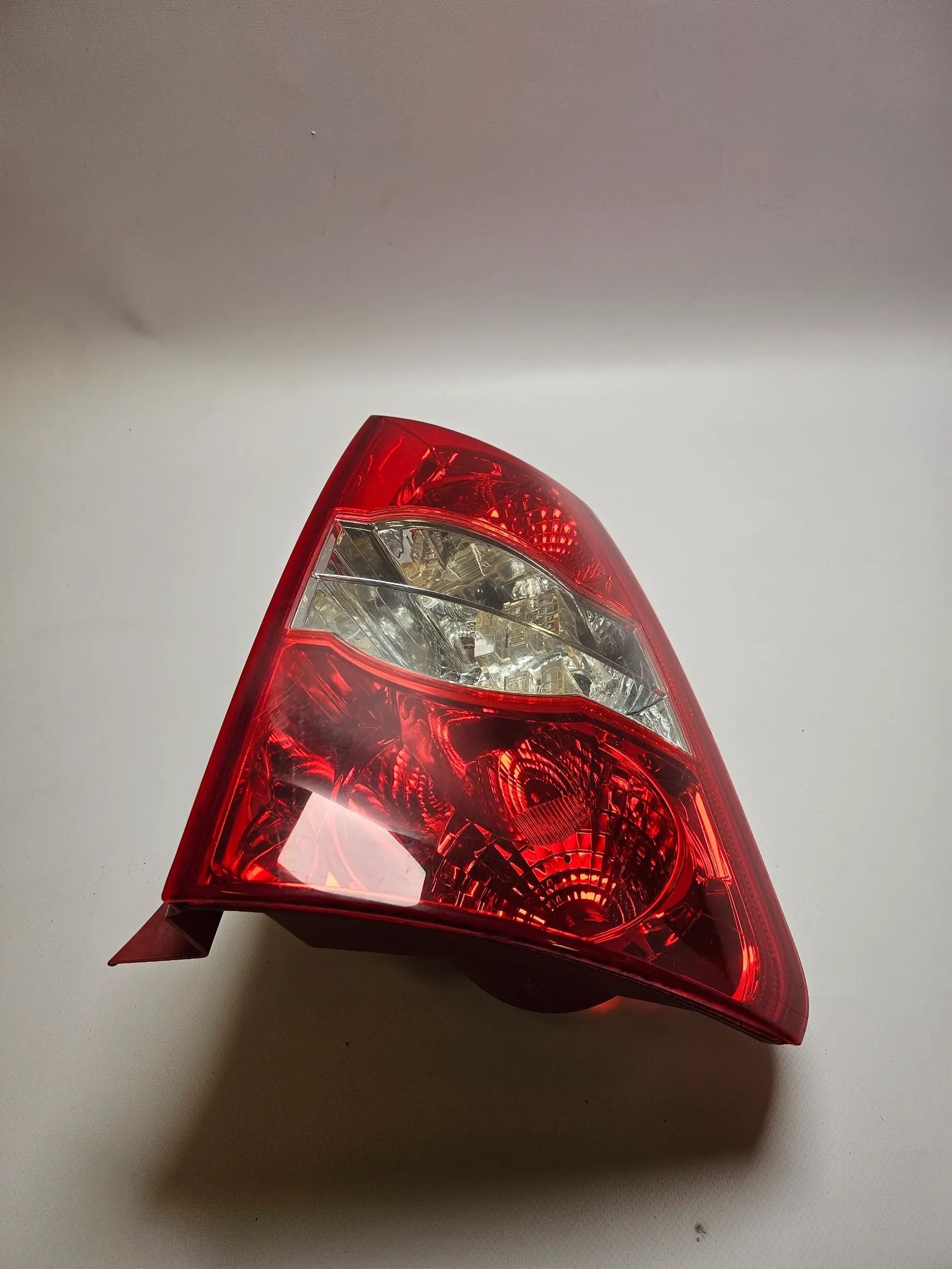 Oryginalna prawa tylna lampa bagażnika Chevrolet Nubira Kombi BJ06