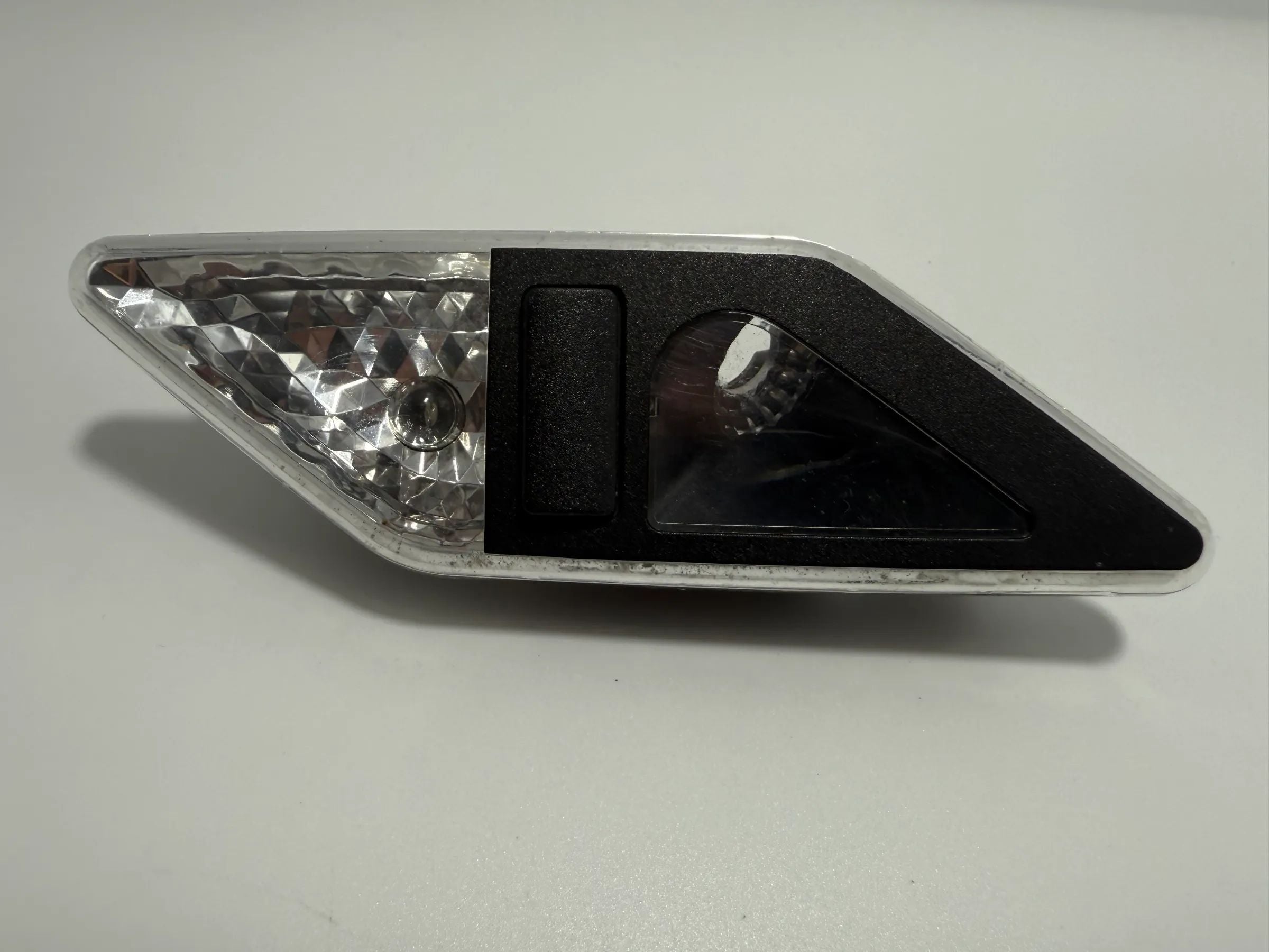 Оригинальная внутренняя лампа чтения BMW 3 серии (E46) задняя левая 8375585