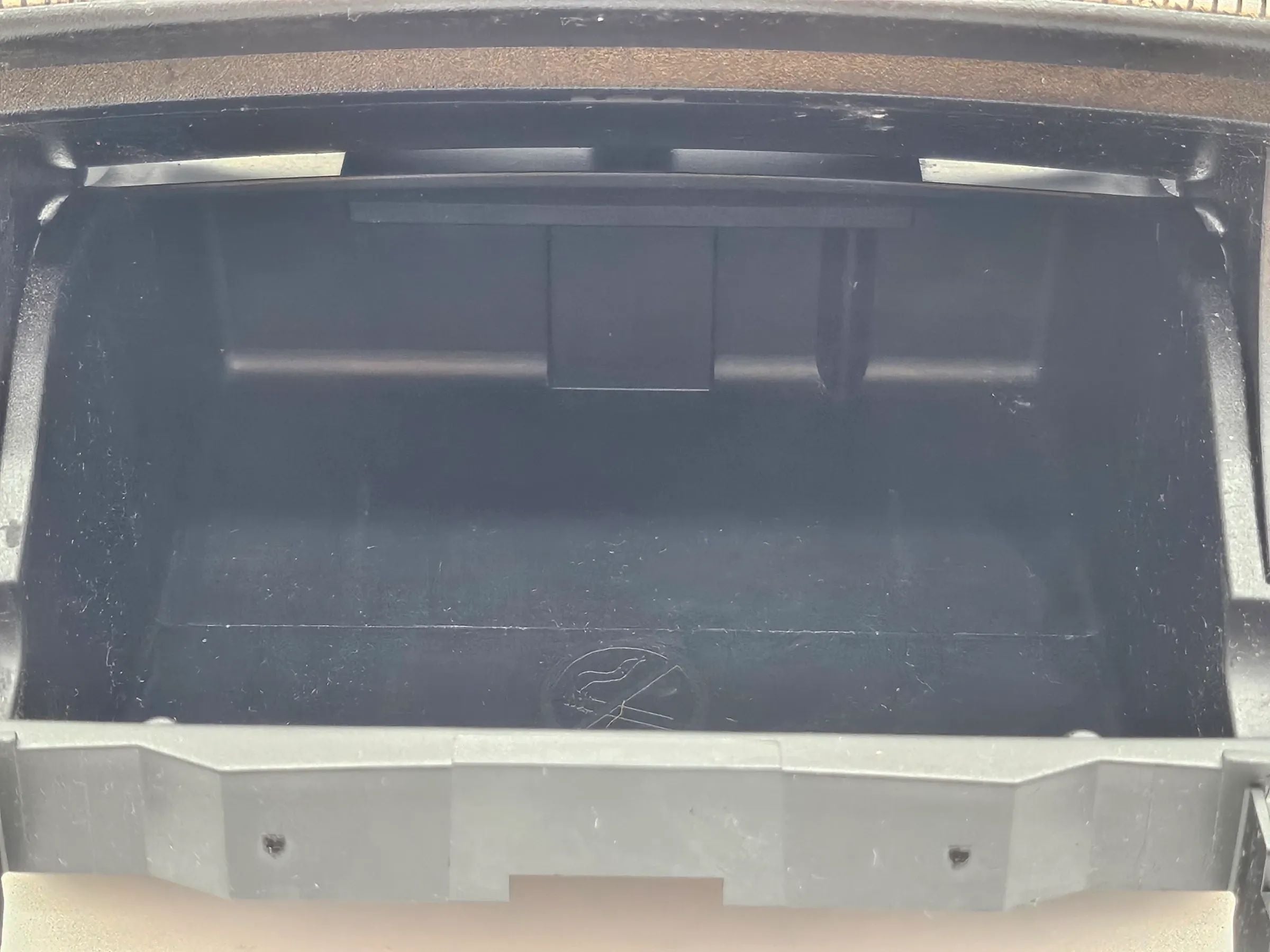 Orig. MERCEDES-BENZ C-KLASSE S203 W203 CL203 Aschenbecher Mitte vorn A2036800852