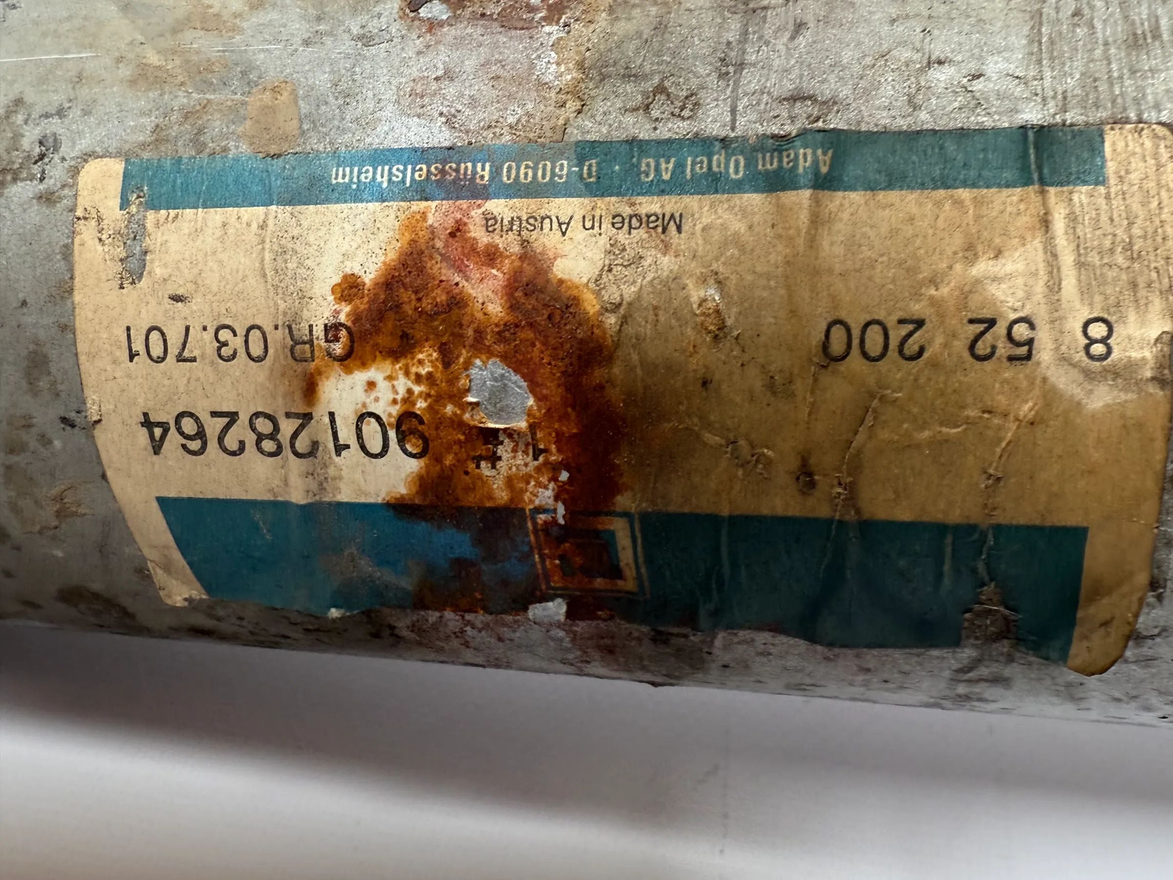 Oryginalny Opel Kadett D tłumik środkowy 852200 / 90128264