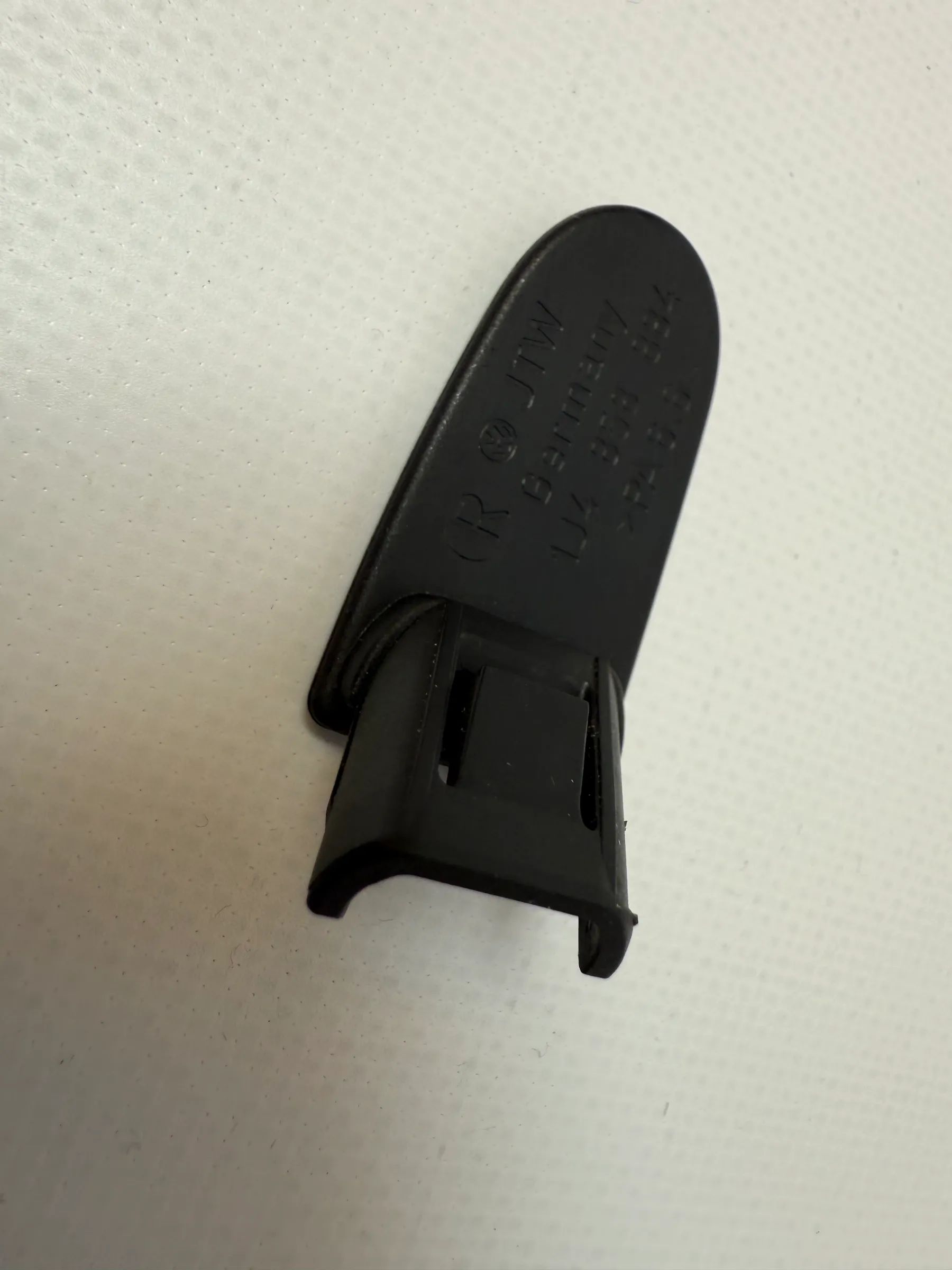 Oryginalny uchwyt pasa VW Golf 4 IV do bocznej osłony słupka C prawy 1J4858884