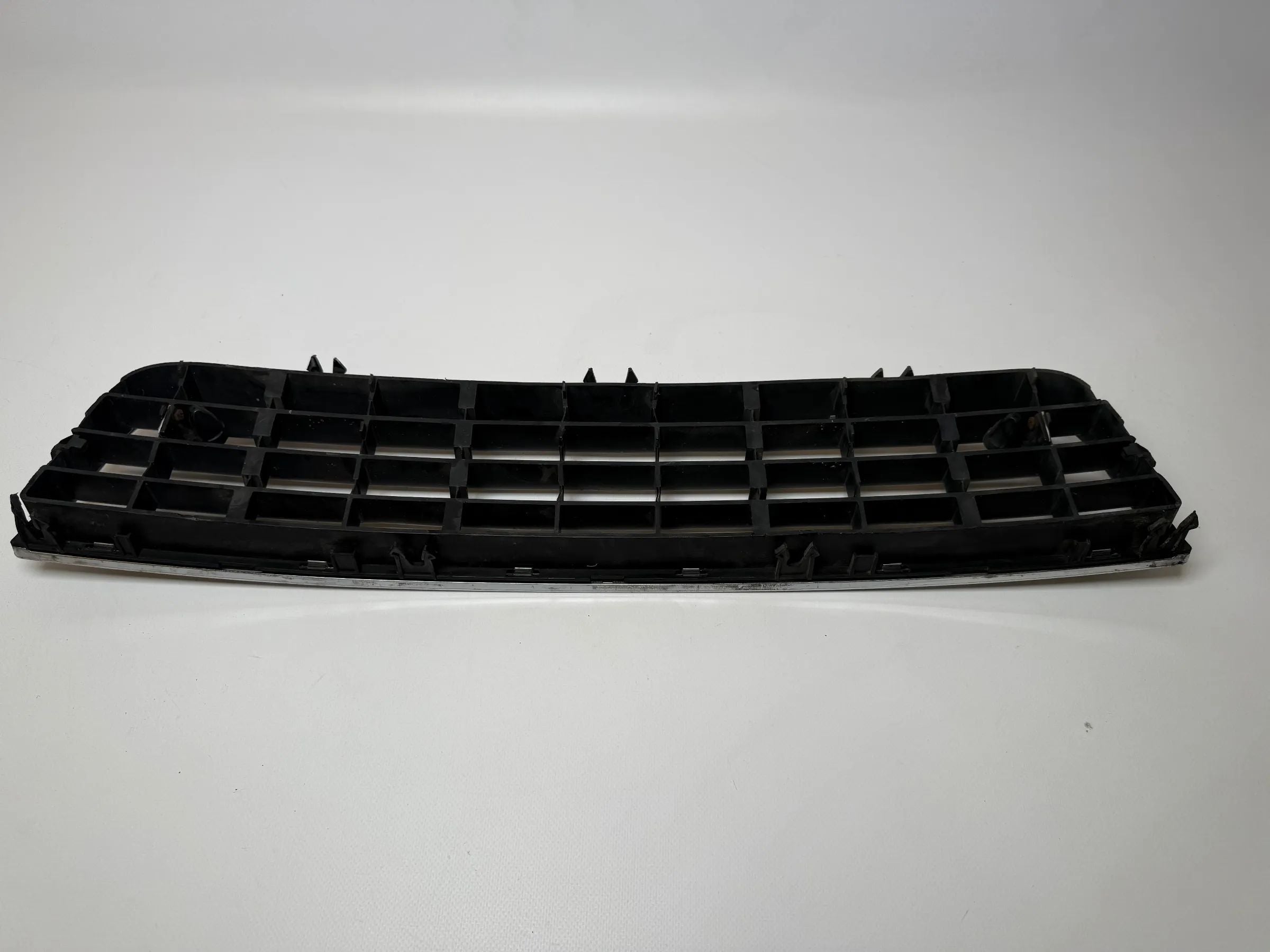 Oryginalna ATRAPA CHŁODNICY AUDI A6 4B Grill Przedni Środkowy 4B0807683L