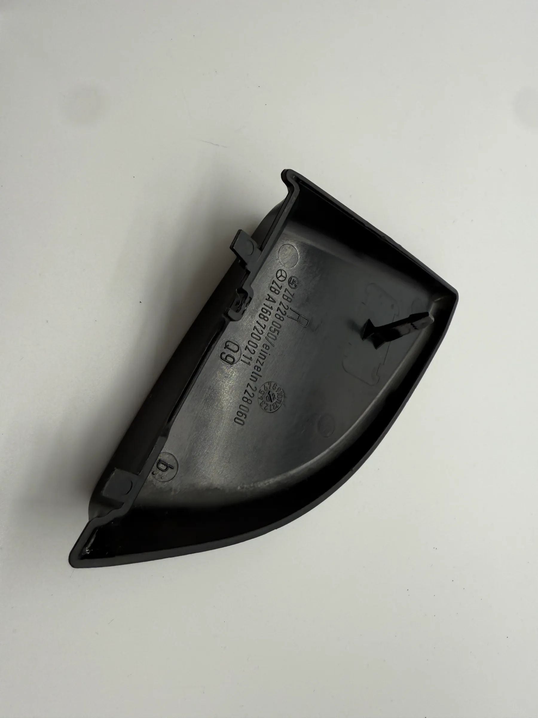 Original Mercedes-Benz A-Klasse Innenverkleidung Dreieck Rechts A1687200211