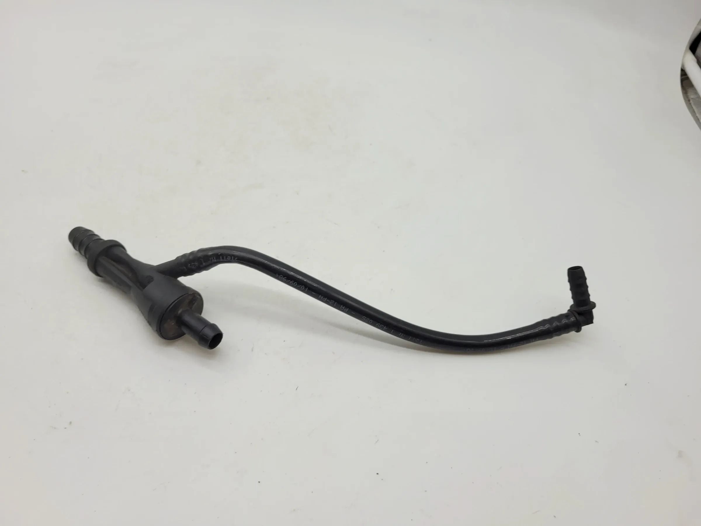 BMW 5/7 E38/E39 Entlüftungsleitung Unterdruck Stück 1436204 Original