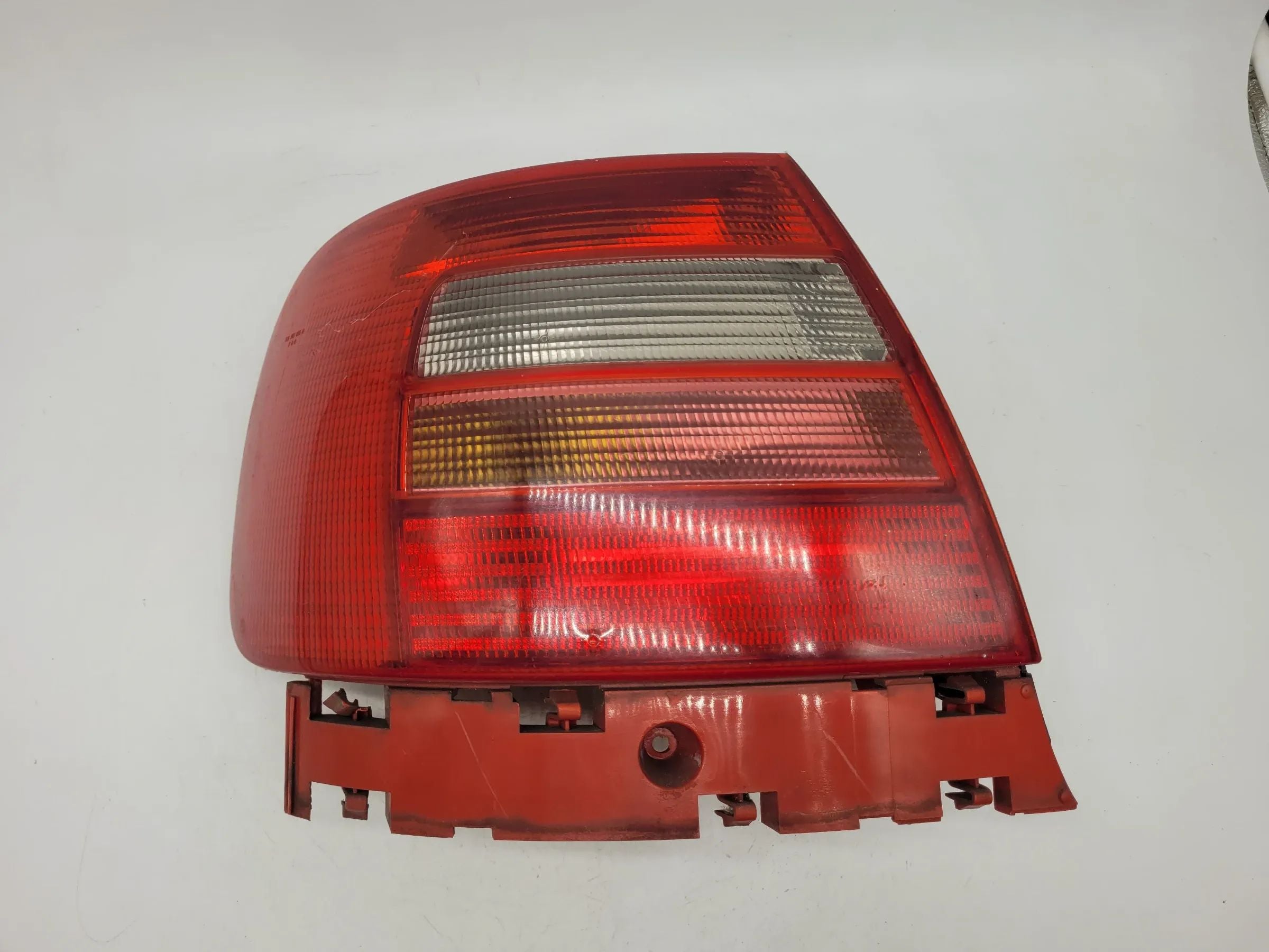 Original Audi A4 B5 Rücklicht 8D0945095D