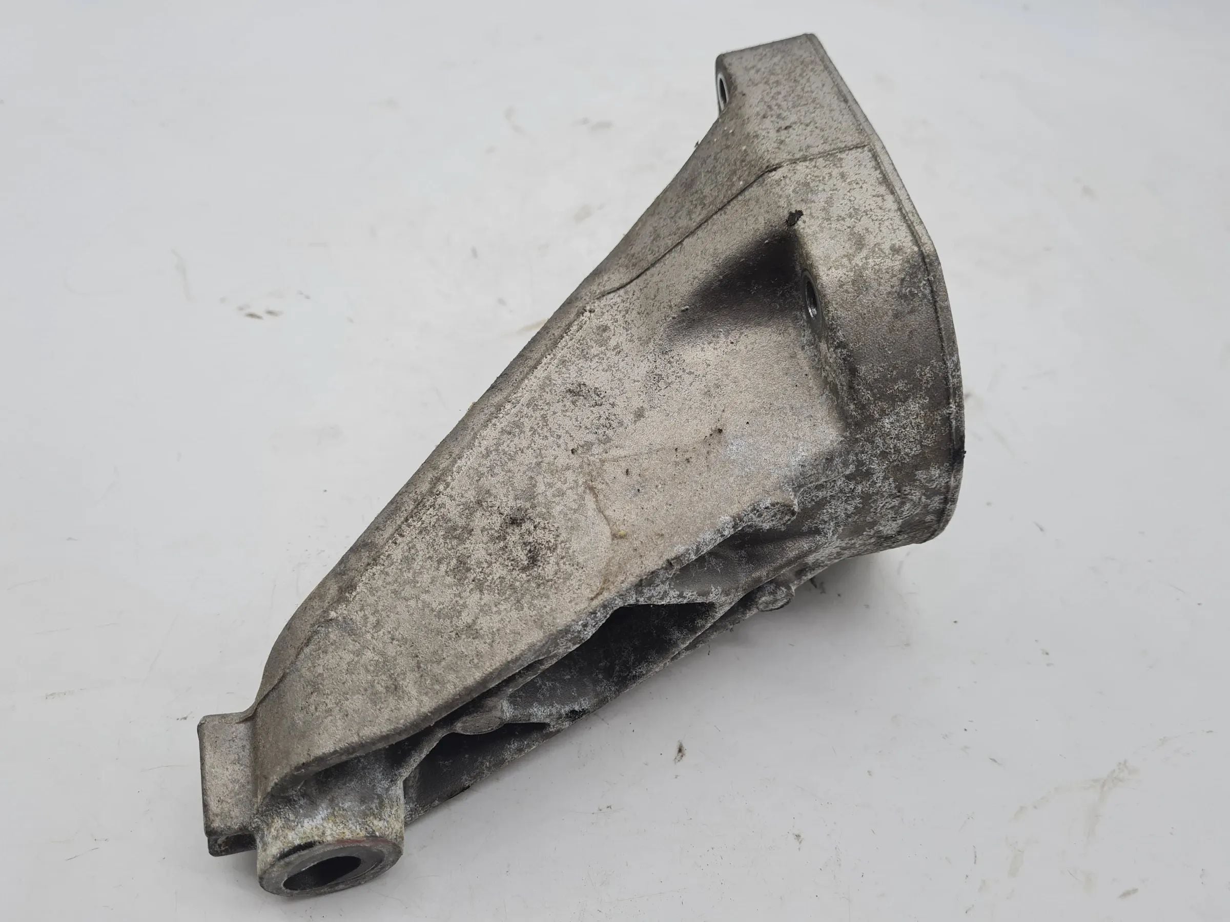แท่นยึดมอเตอร์ซ้ายแท้ Mercedes C-Class CL203 M111.951 A1112231604