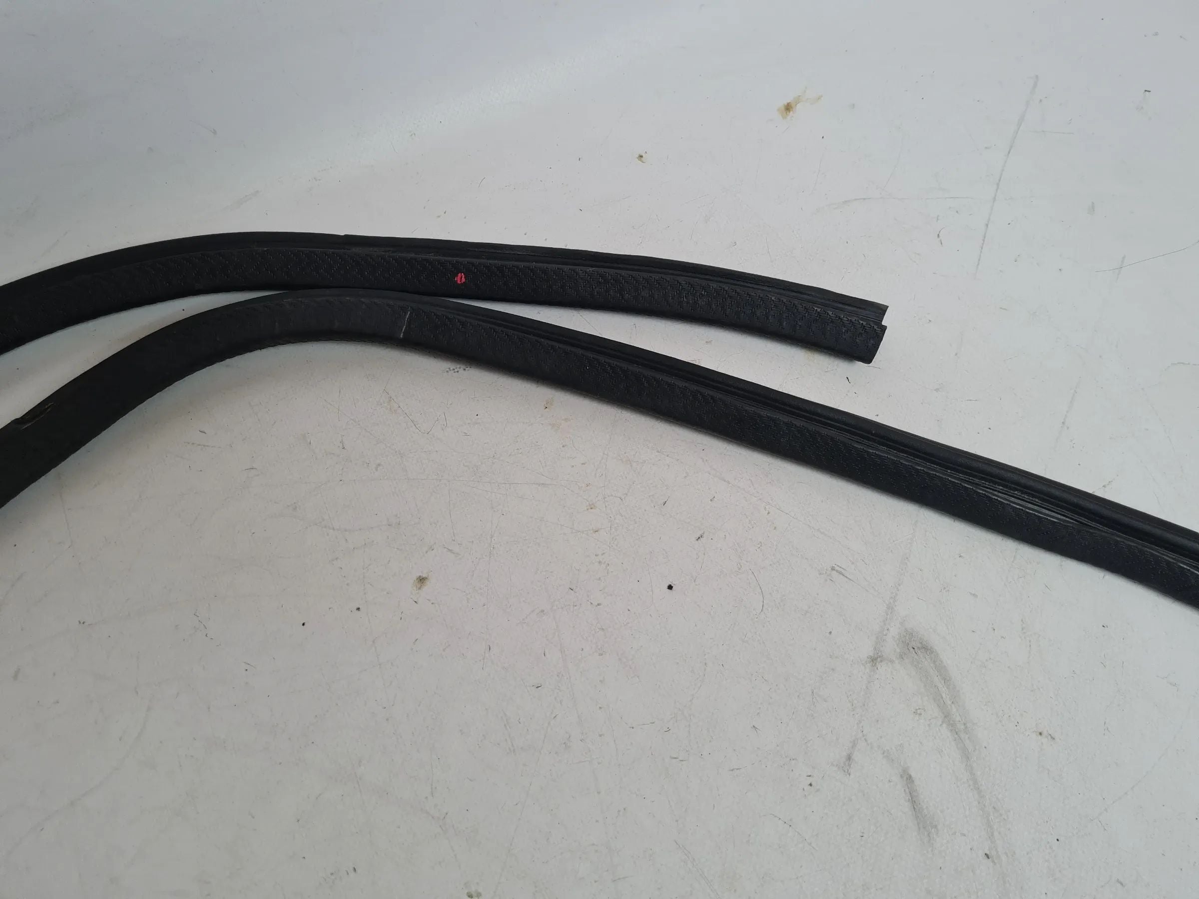 Segel Jendela Pintu Original Jeep Cherokee / Wrangler 2 XJ/TJ 55025516