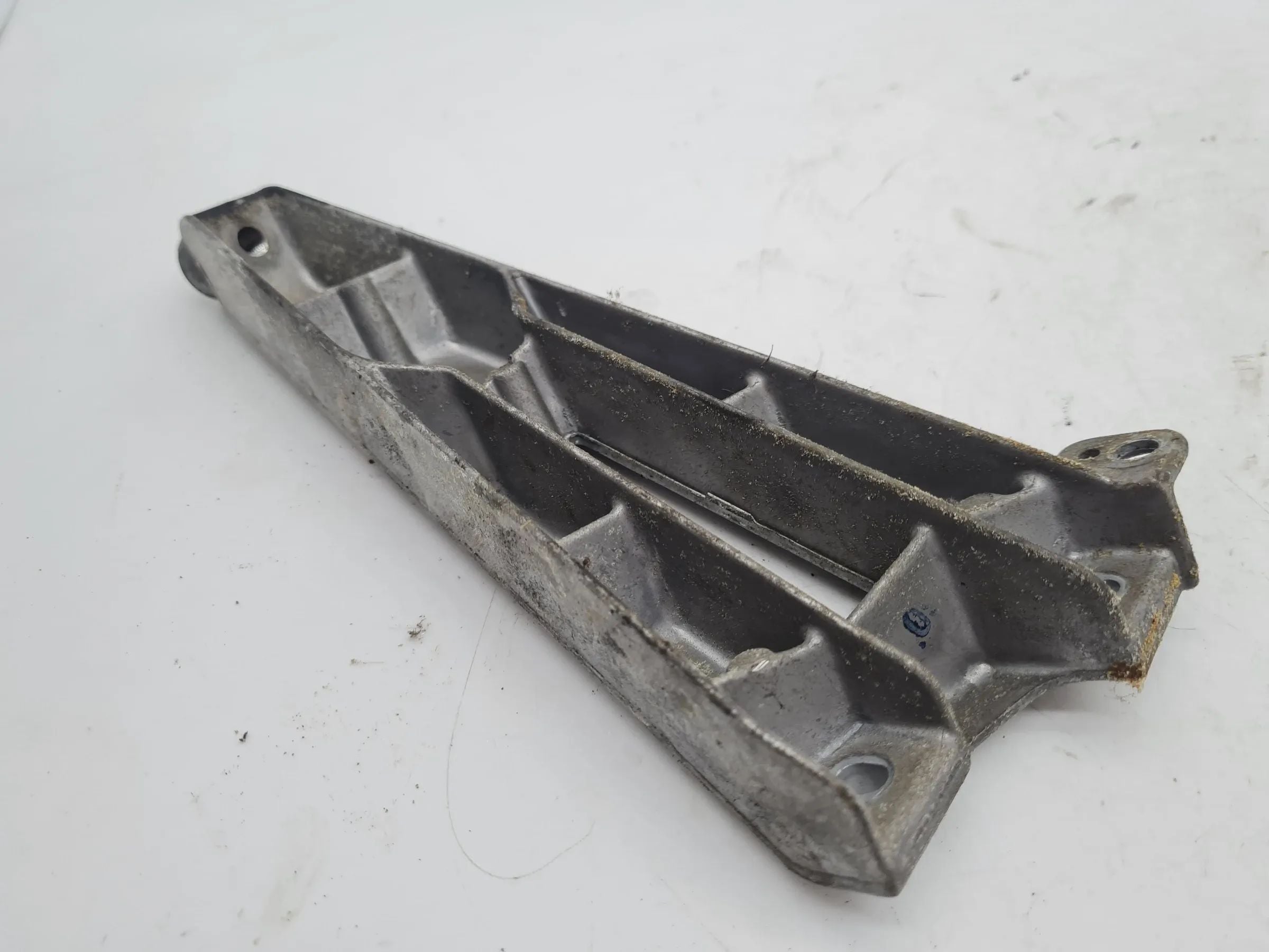 Original Mercedes C-Klasse CL203 エンジンマウントホルダー M111.951 A1112361395