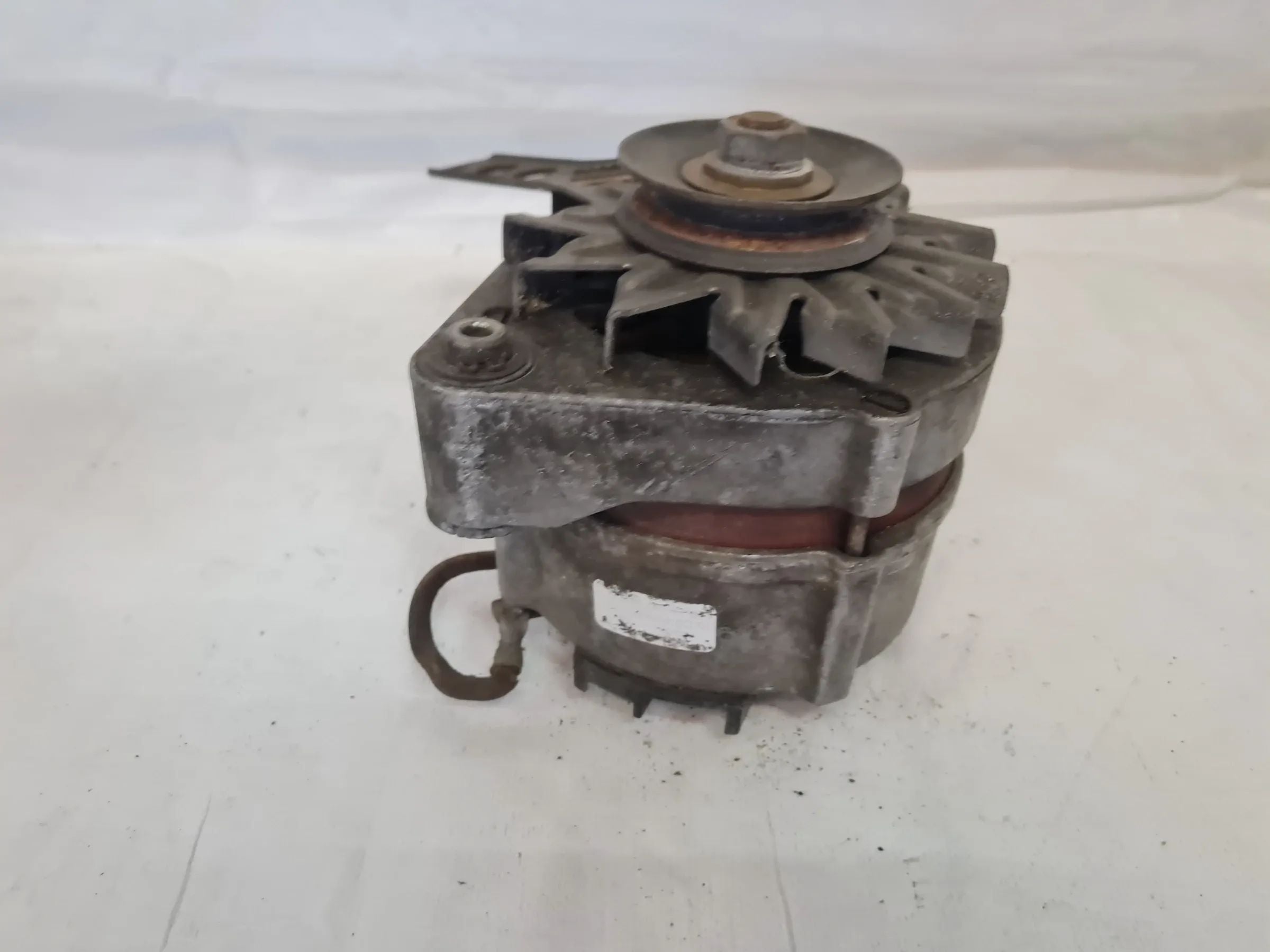 Original BMW 3/5 E28/E30 Bosch Lichtmaschine 0120469617