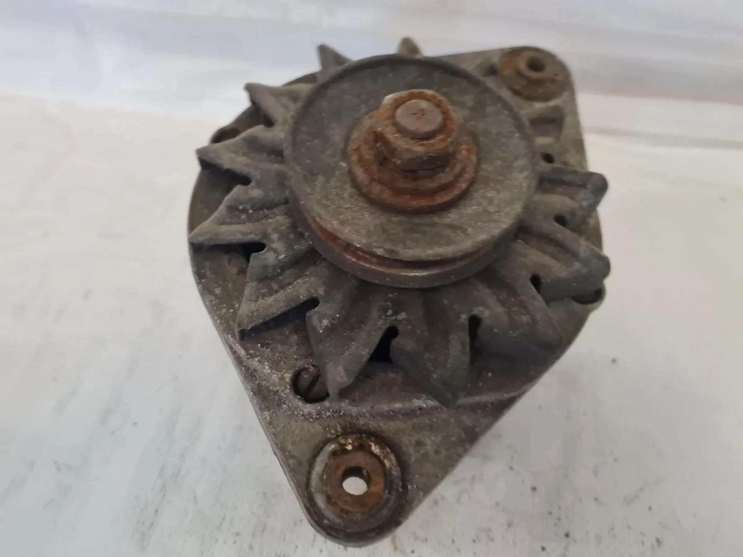 Original BMW 3/5 E21/E28/E30 Bosch Lichtmaschine 0120489030