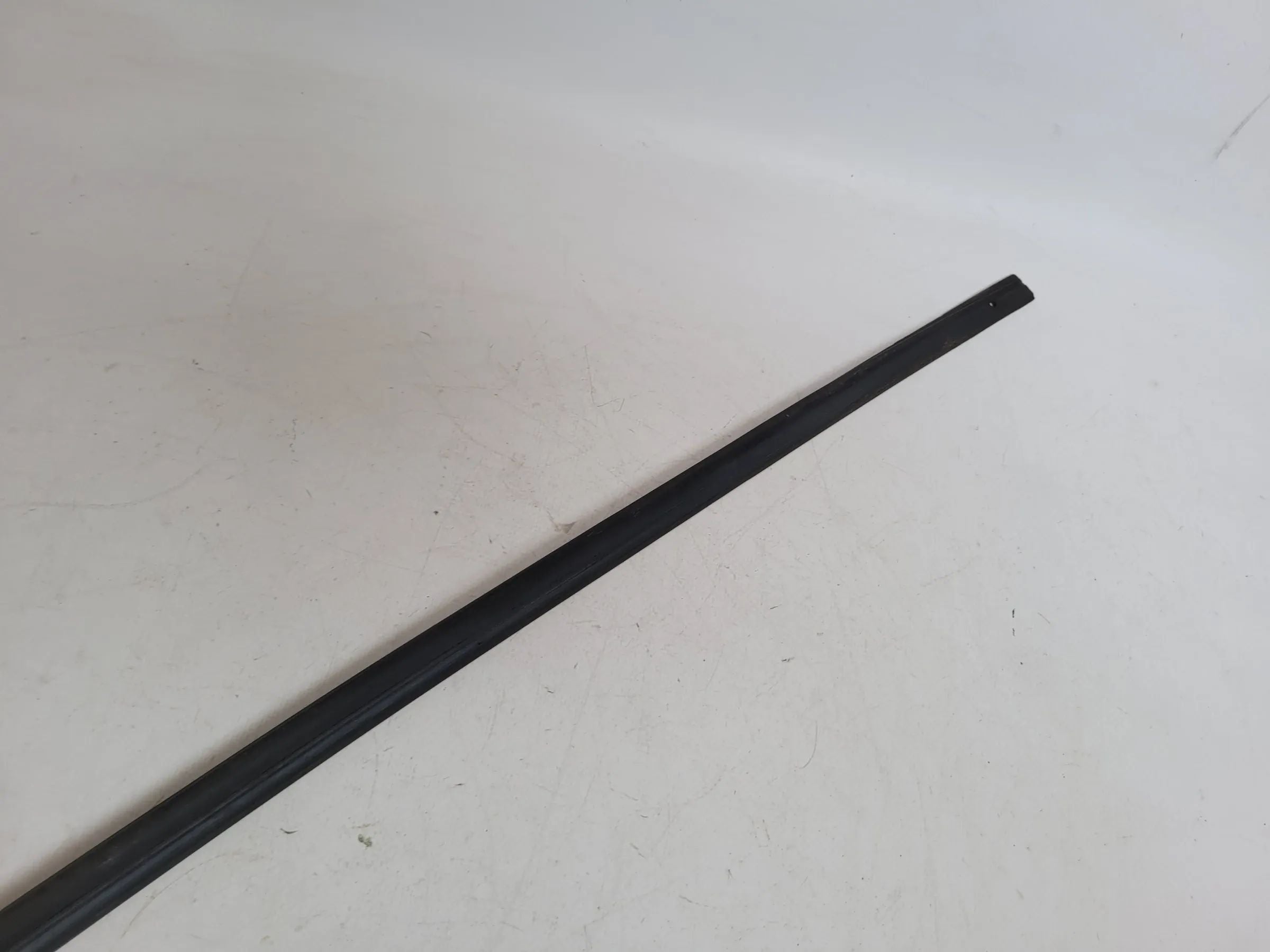 Original Mercedes C-Klasse CL203 Leiste Dichtung Rechts A2036983098