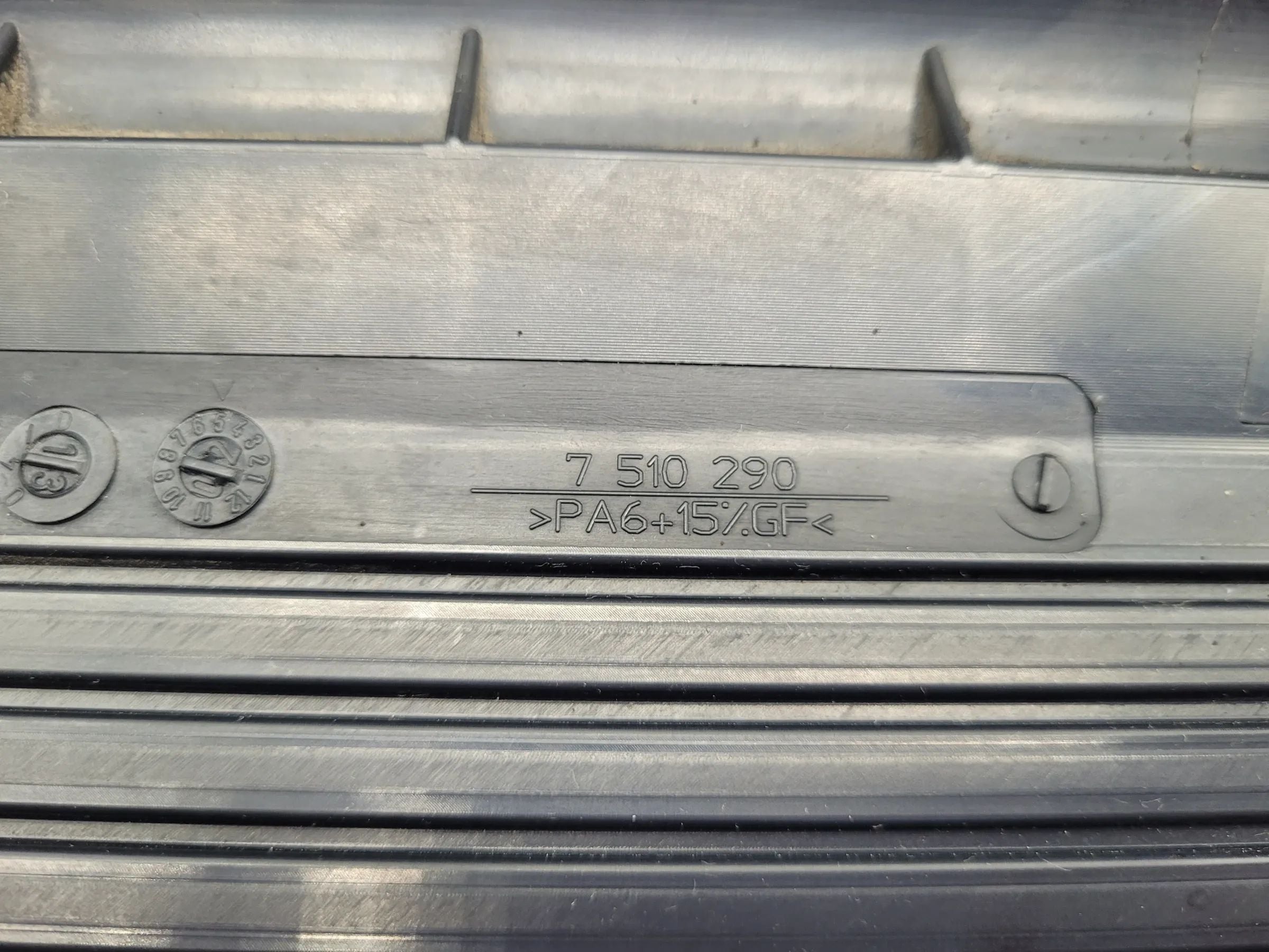 Original Mini One (R50/R53) Abdeckung Einspritzrohr Motor 7510290