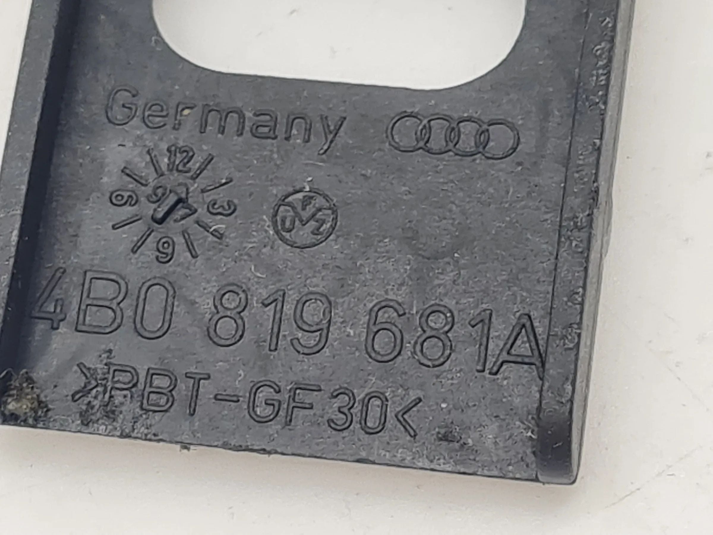 Original Audi A6 (4B2/4B4) Abdeckung Blende Sonnensensor 4B0819681A