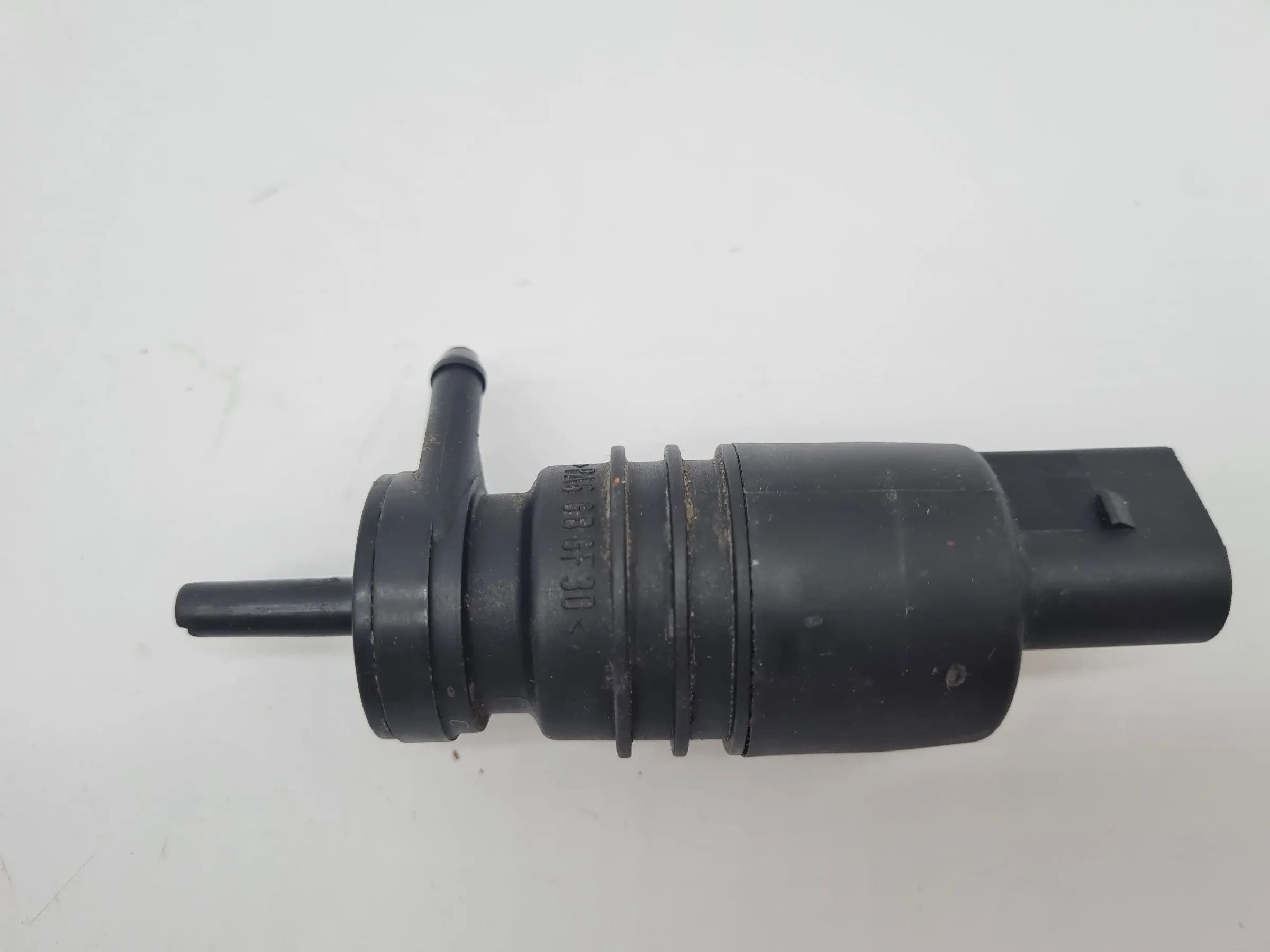 Original Audi A6 (4B2/4B4) Wischwasserpumpe 24200474