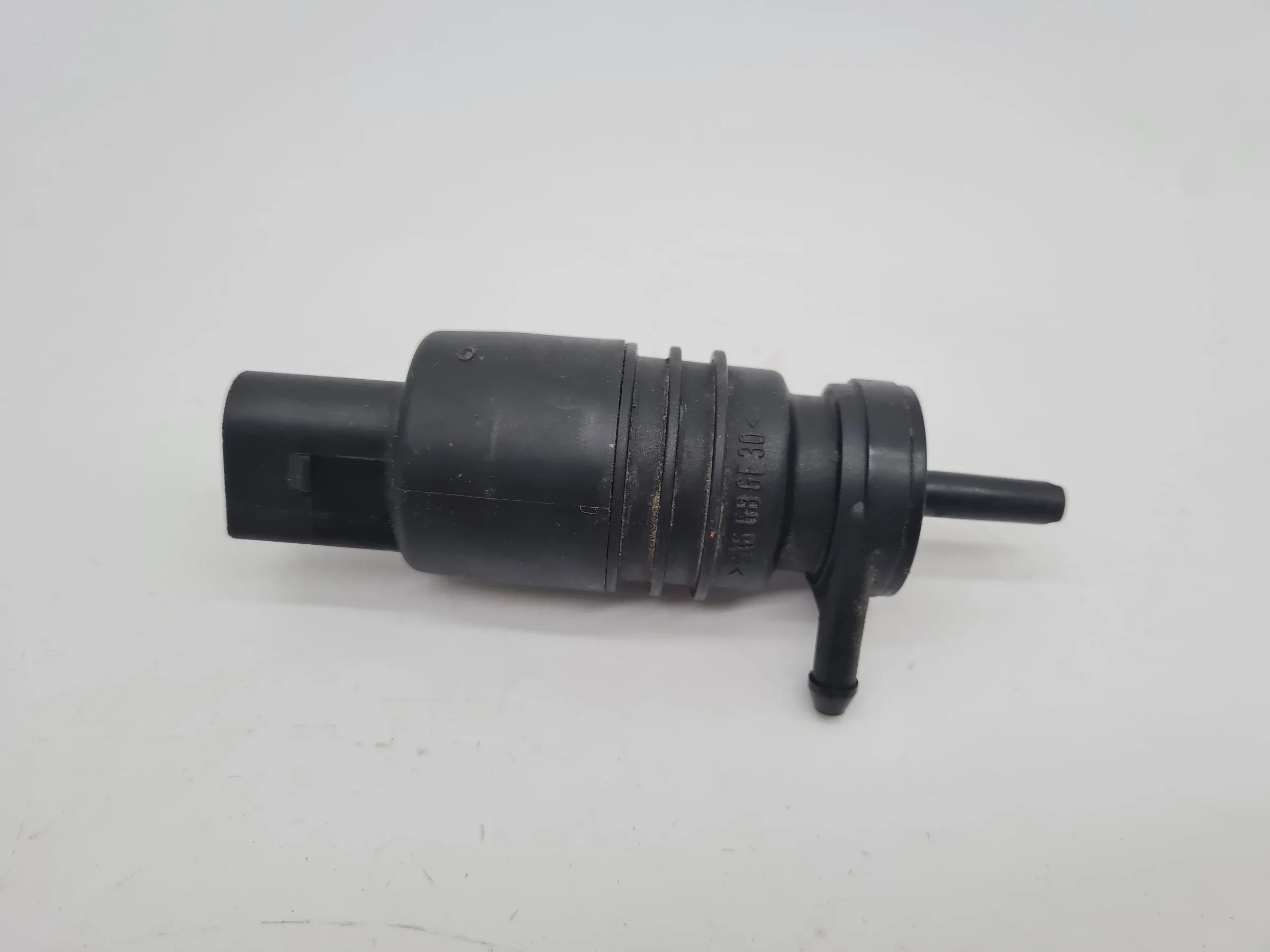 Original Audi A6 (4B2/4B4) Wischwasserpumpe 24200474