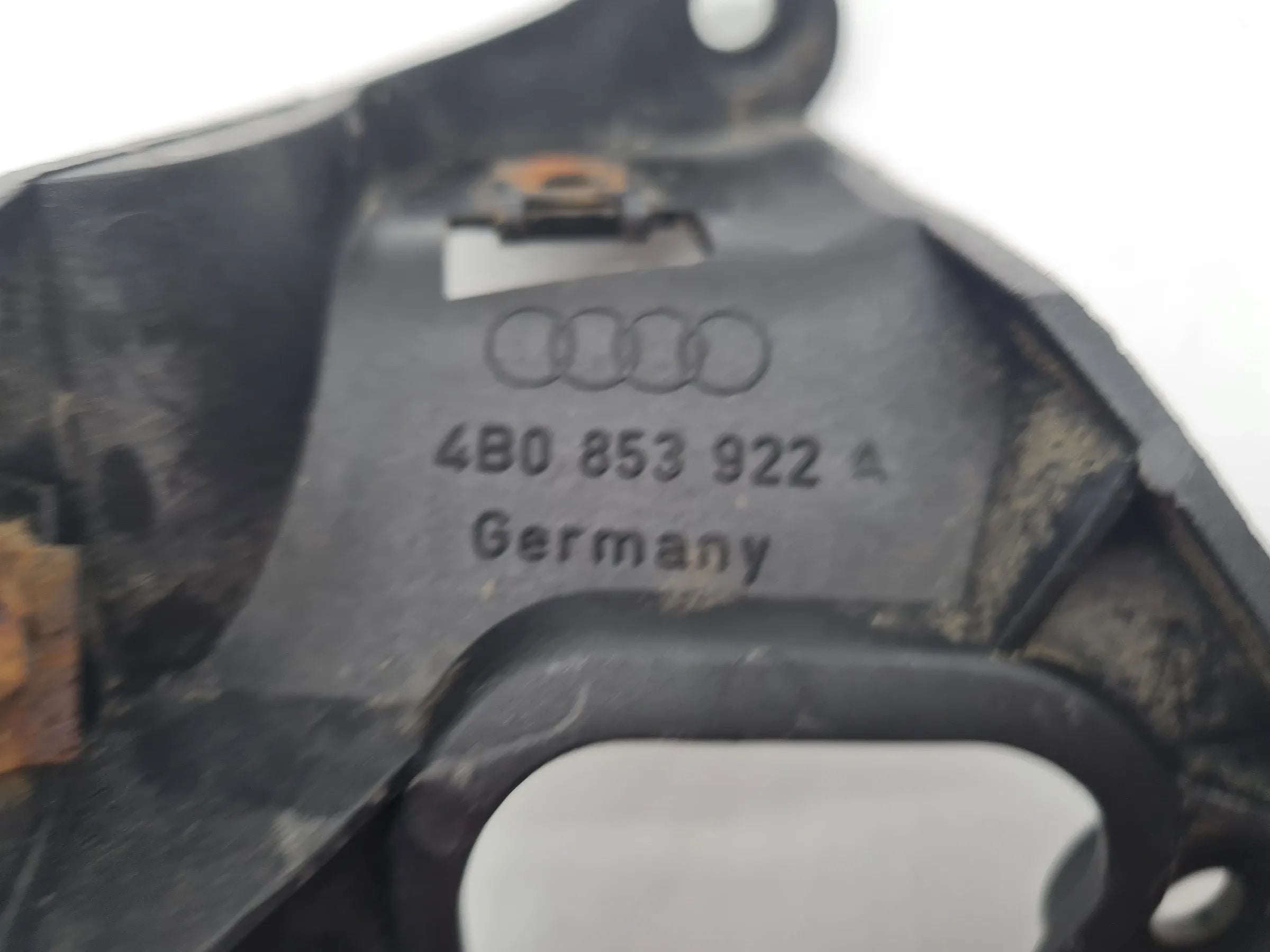 Original Audi A6 (4B2/4B4) Halter Seitenschweller Rechts Vorne 4B0853922A