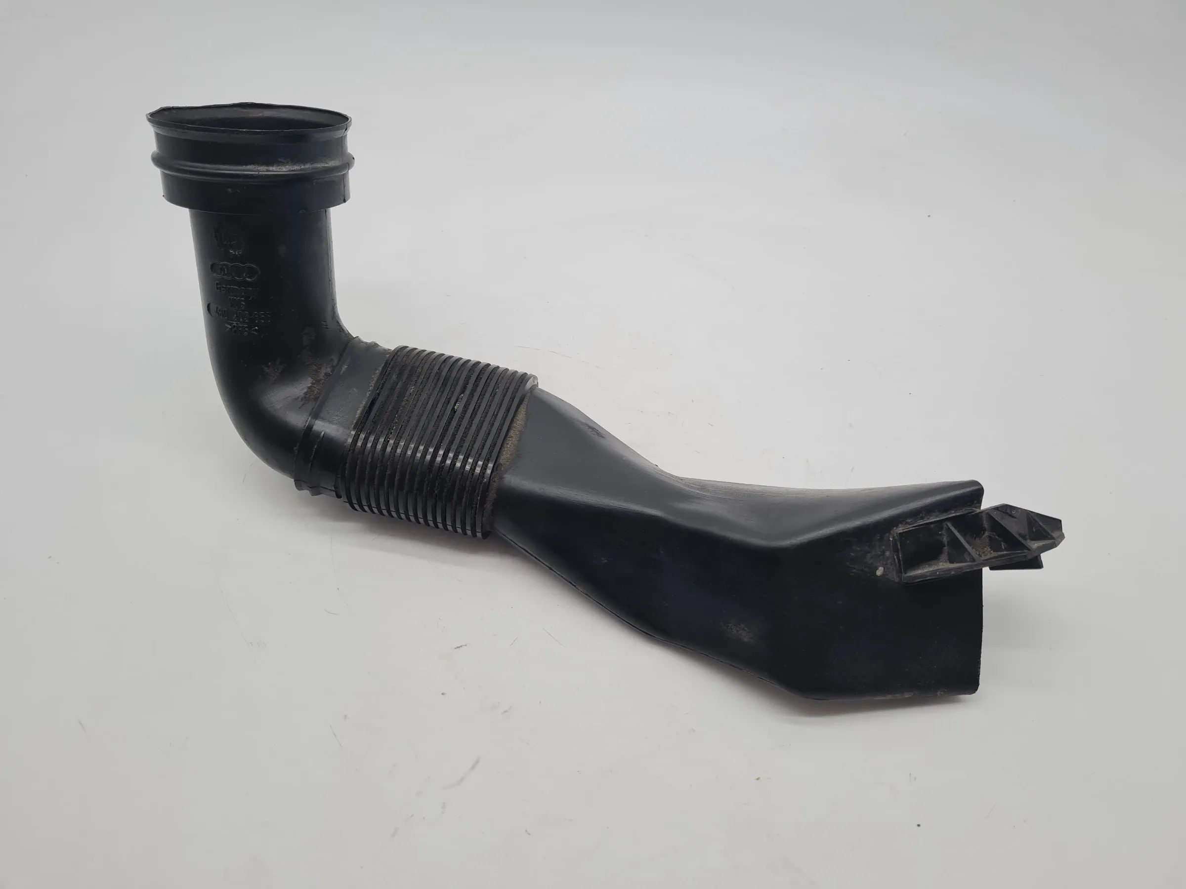 Original Audi A6 (4B2/4B4) V6 2.4 Ansaugschlauch Ansaugrohr Rohr 4B0903655