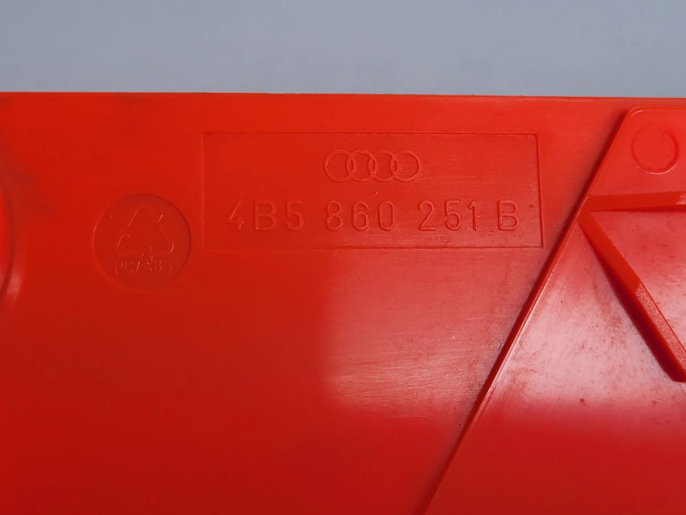 อะไหล่แท้ Audi A6 (4B2/4B4) สัญญาณเตือนฉุกเฉิน 4B5860251B