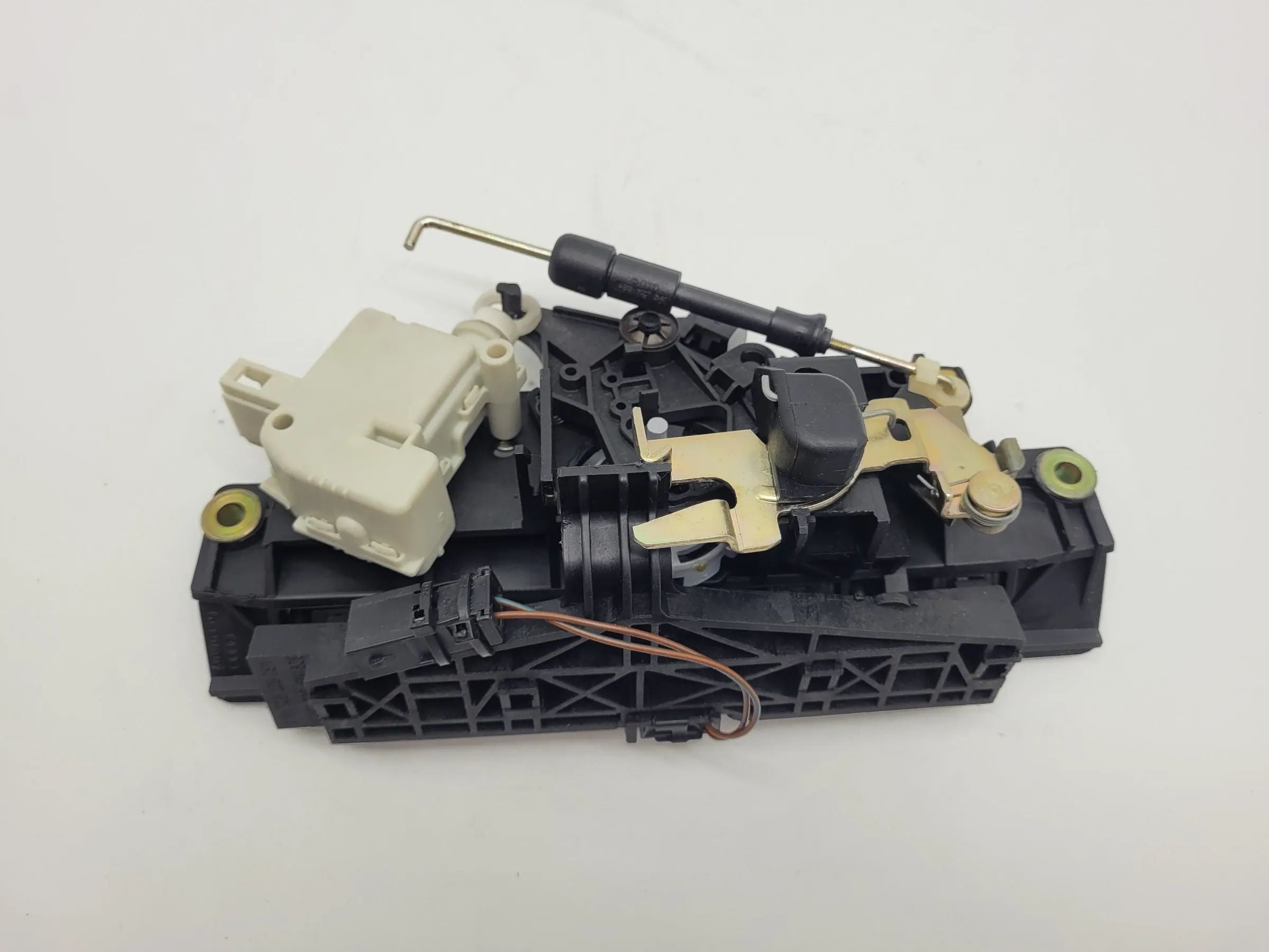 Original Audi A6 (4B2/4B4) Heckklappenschloß 4B0827565 H/J