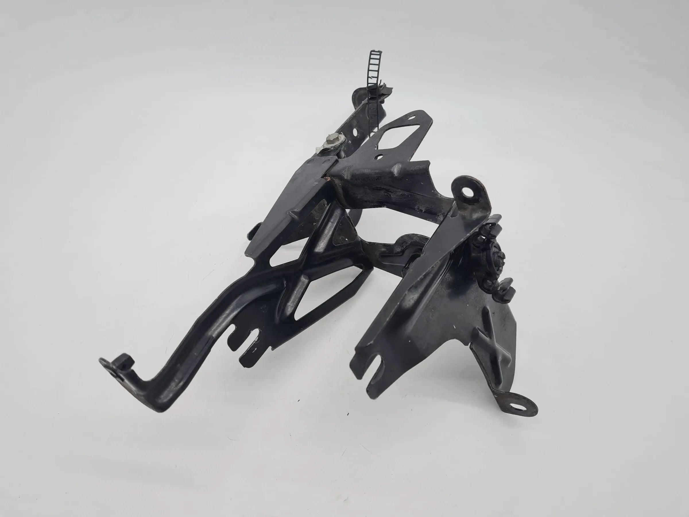 Original Audi A4 S4 B7 (8E/8H) Halterung Träger ABS Hydraulik 8E0614119