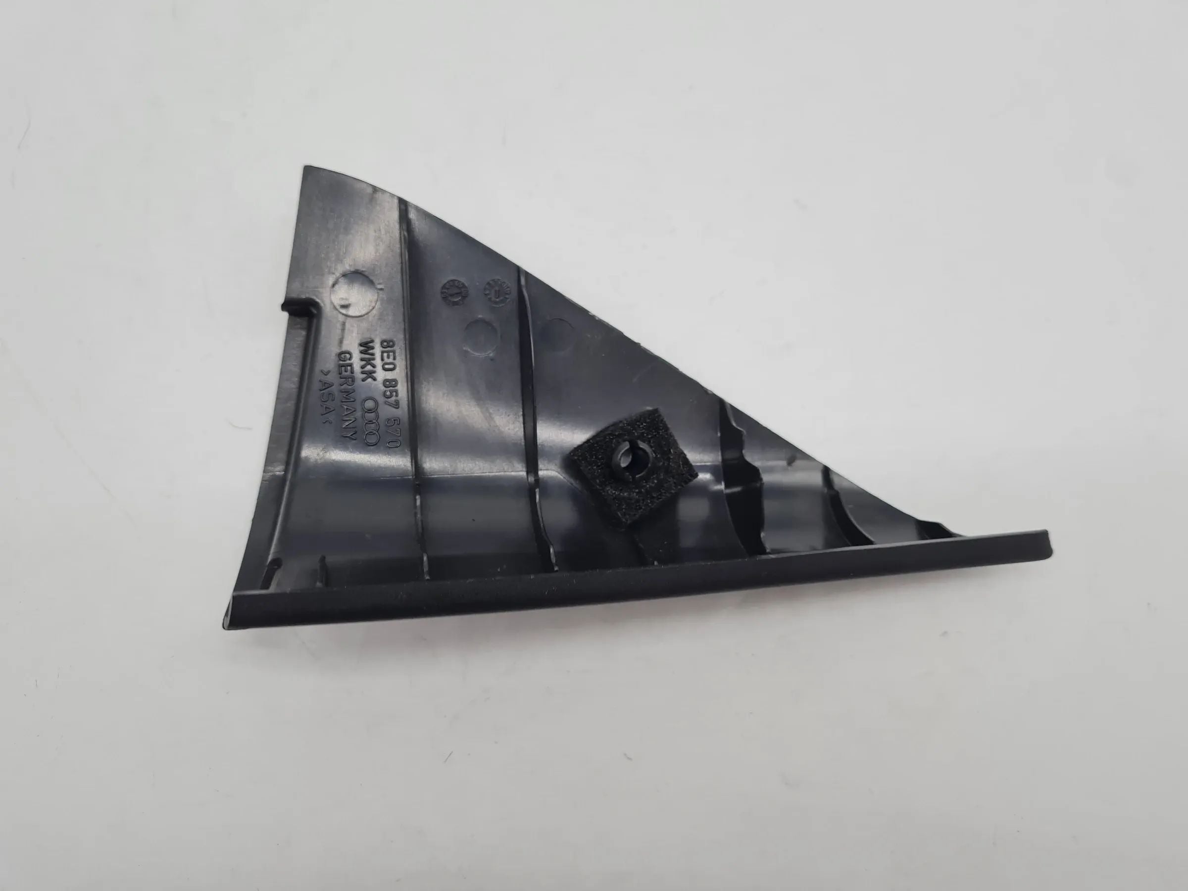 Original Audi A4 (8E/B6/B7) Blende Verkleidung Dreieck Rechts Hinten 8E0857570