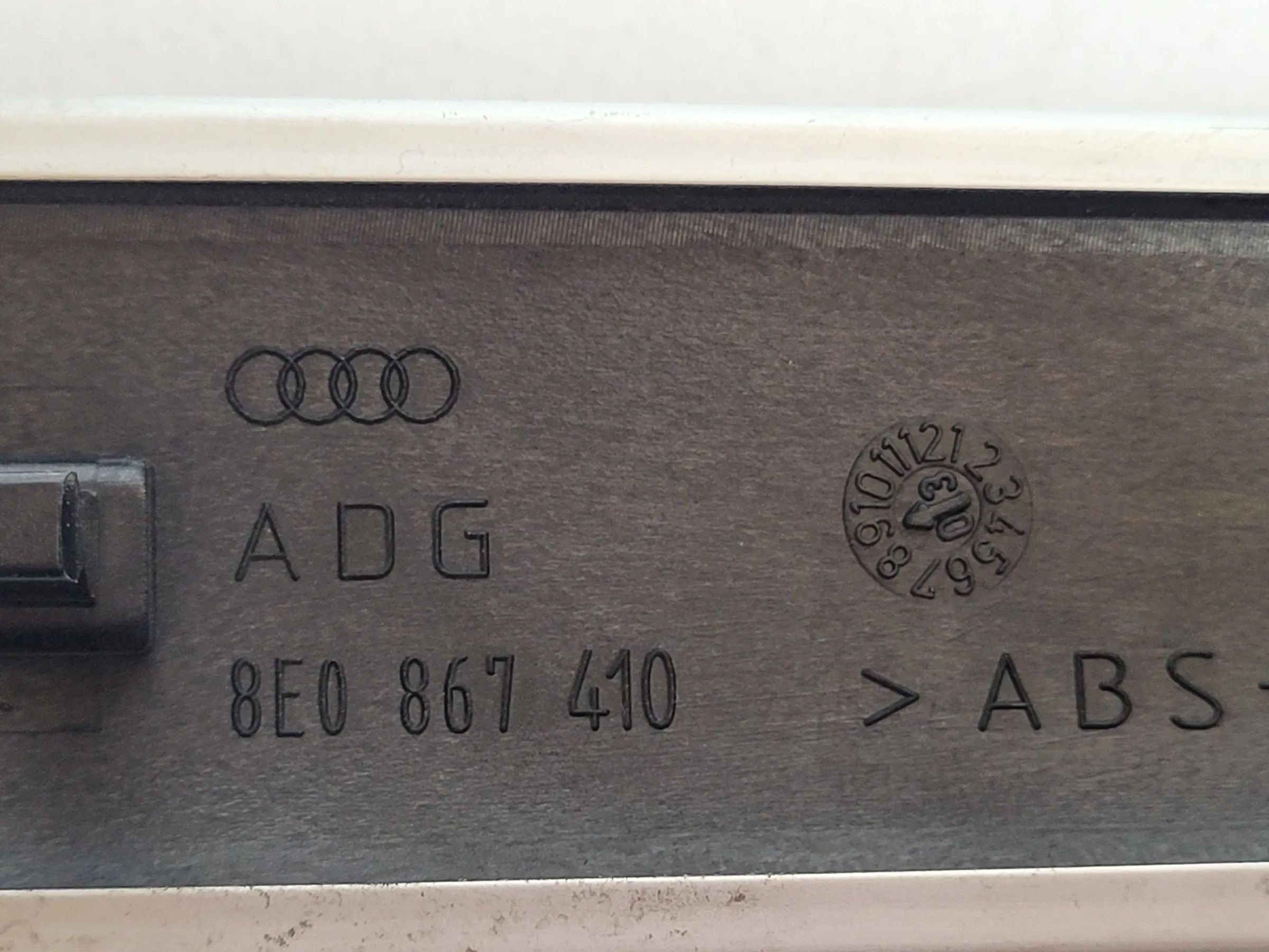 Original Audi A4 (S-Line) Dekorleiste Zierleiste Rechts Vorne 8E0867410