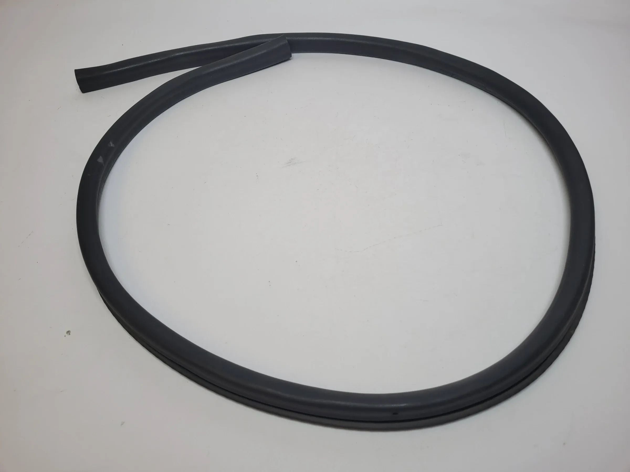 Original Audi A6 (4B2/4B4) Dichtung Motorhaube (über Scheinwerfer) Vorne