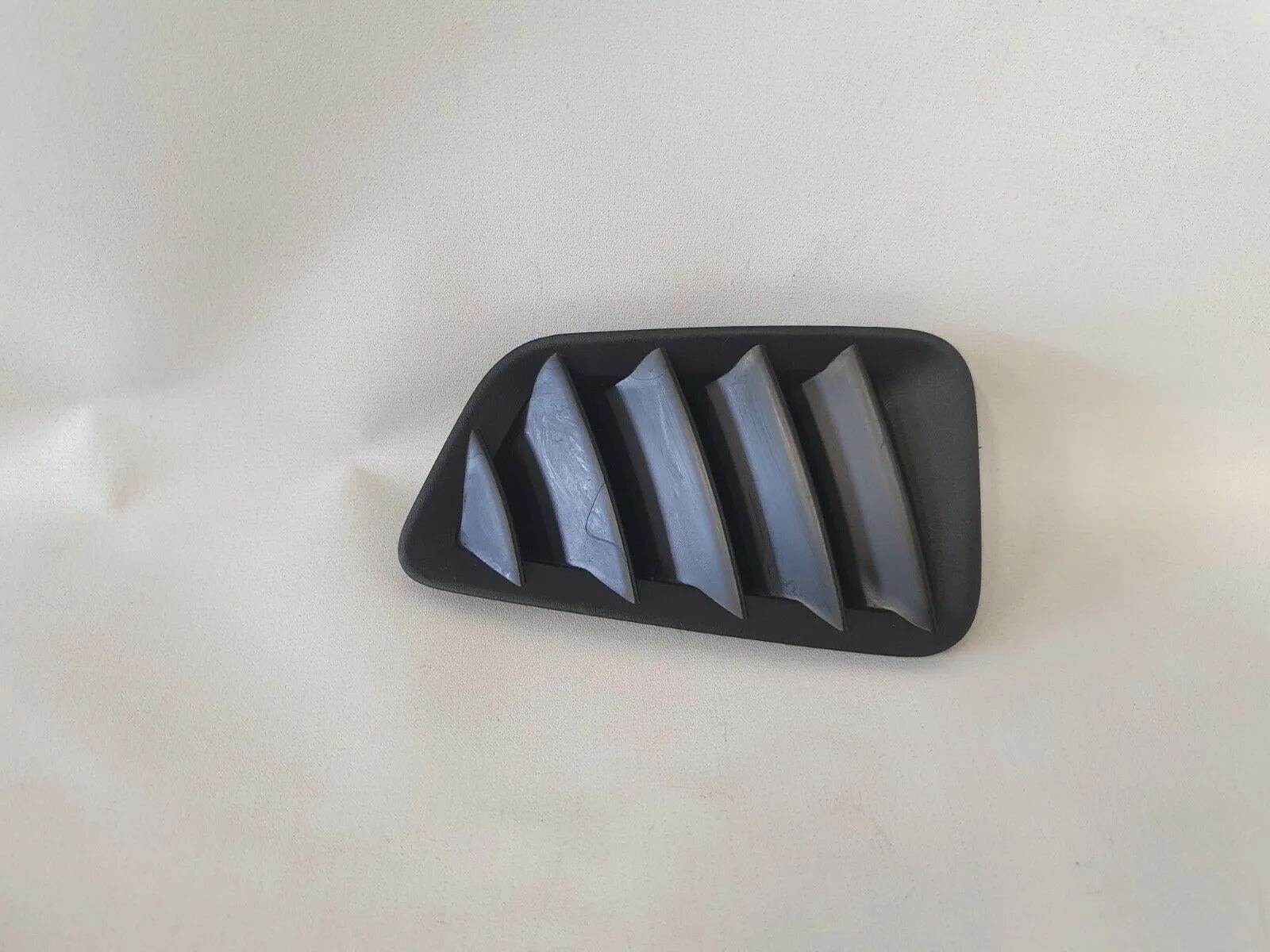 original GJ6A60161 Mazda 6 02-08 grade de ventilação direita