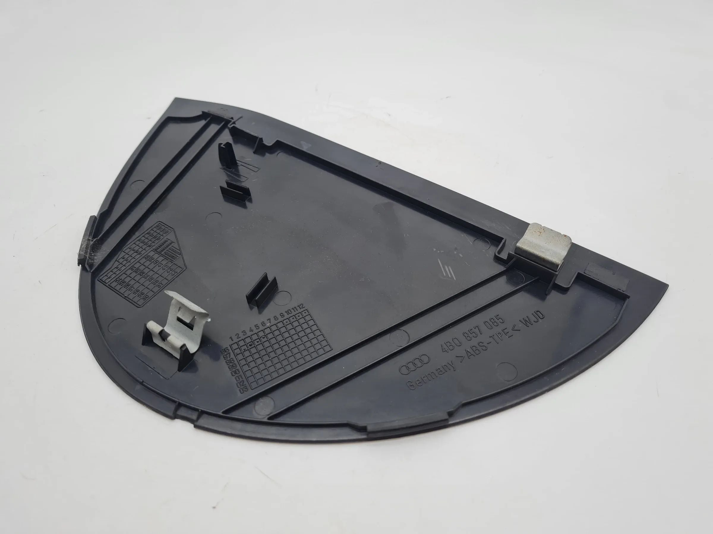 Original Audi A6 (4B2/4B4) Armaturenbrett Seitenblende Links Schwarz 4B0857085