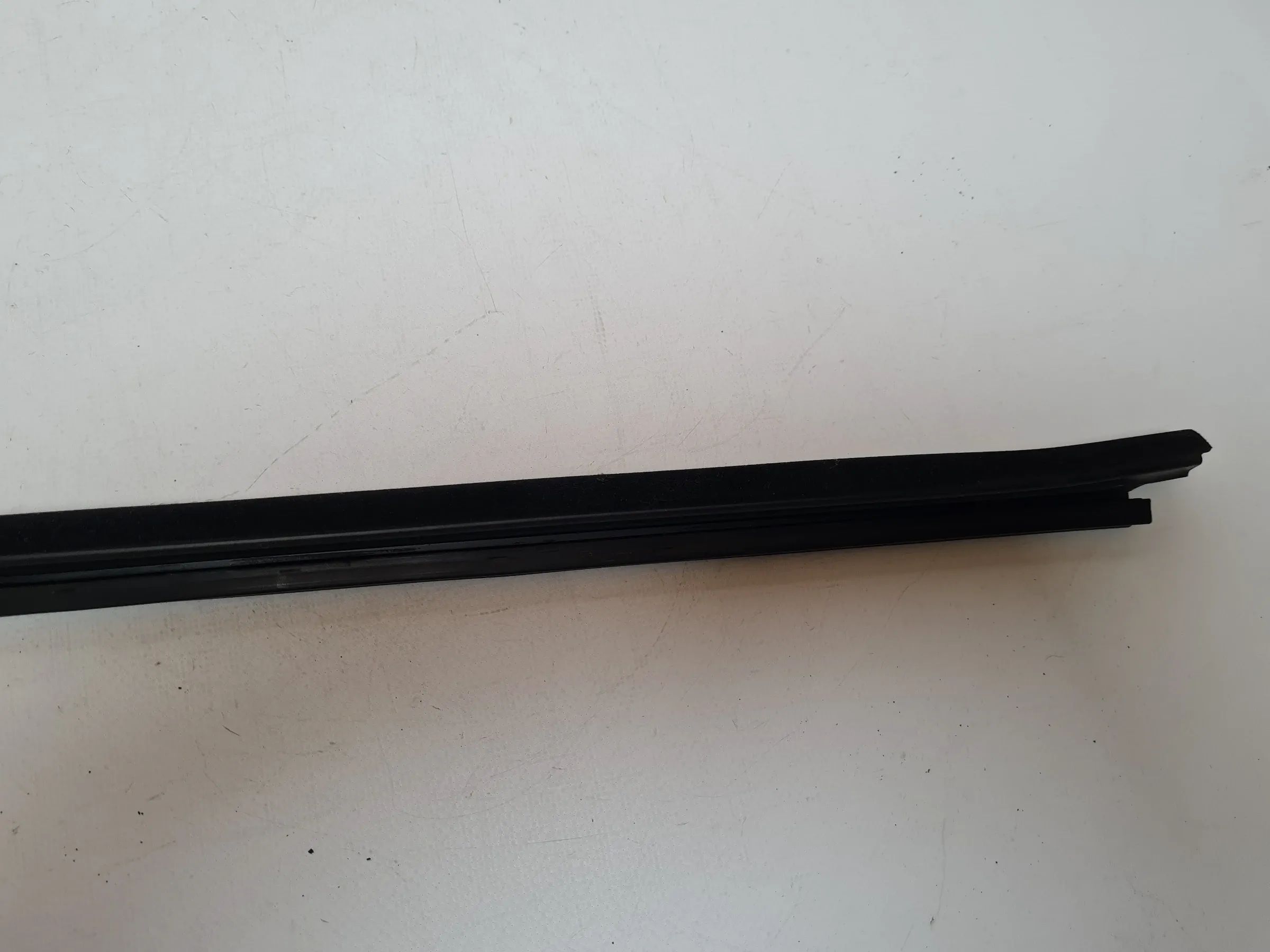 Original Audi A4 (8E/B6/B7) Tür Fenster Dichtung Leiste Links Hinten 8E0839479