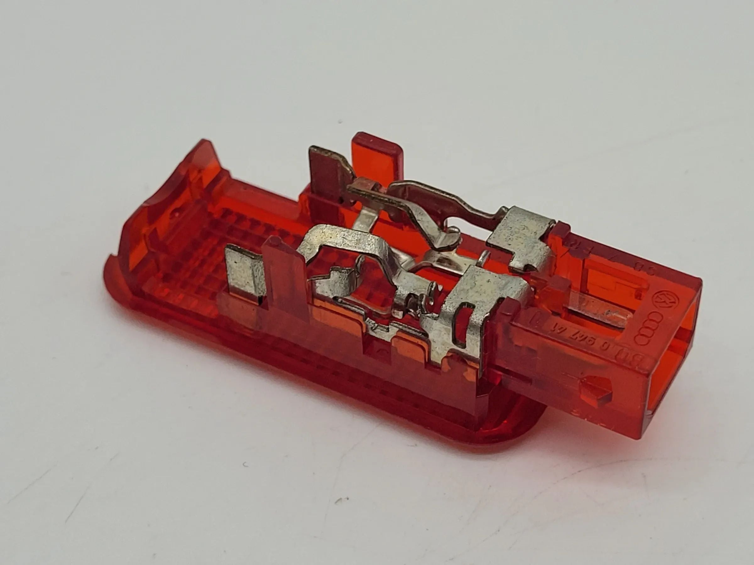 Original Audi A4 (8E/B6/B7) Türleuchte Türlicht Leuchte Rot L/R 8D0947411