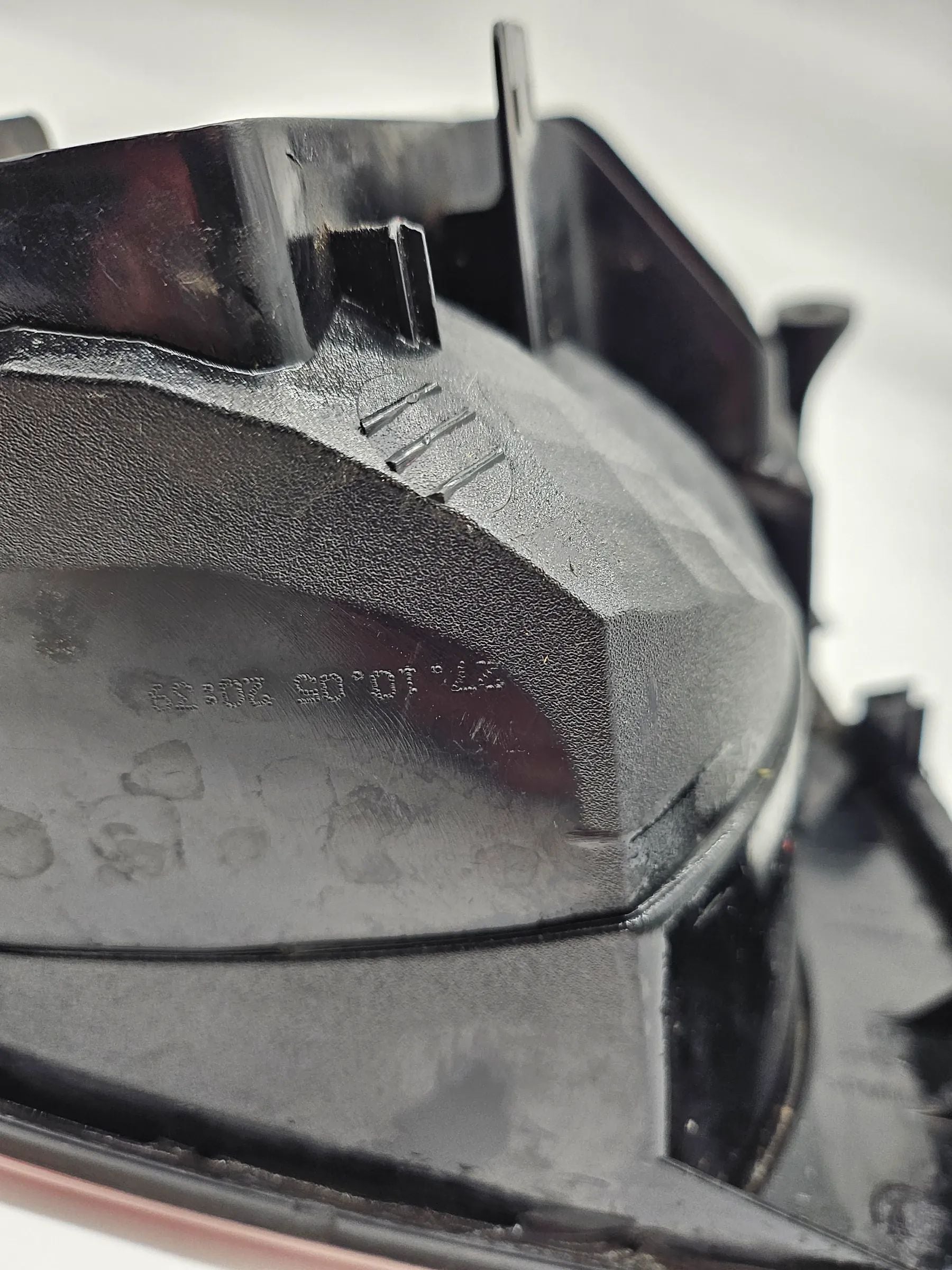 original Hella Rückleuchte rechts VW Touran (1T1, 1T2) 1T0945096 schwarz