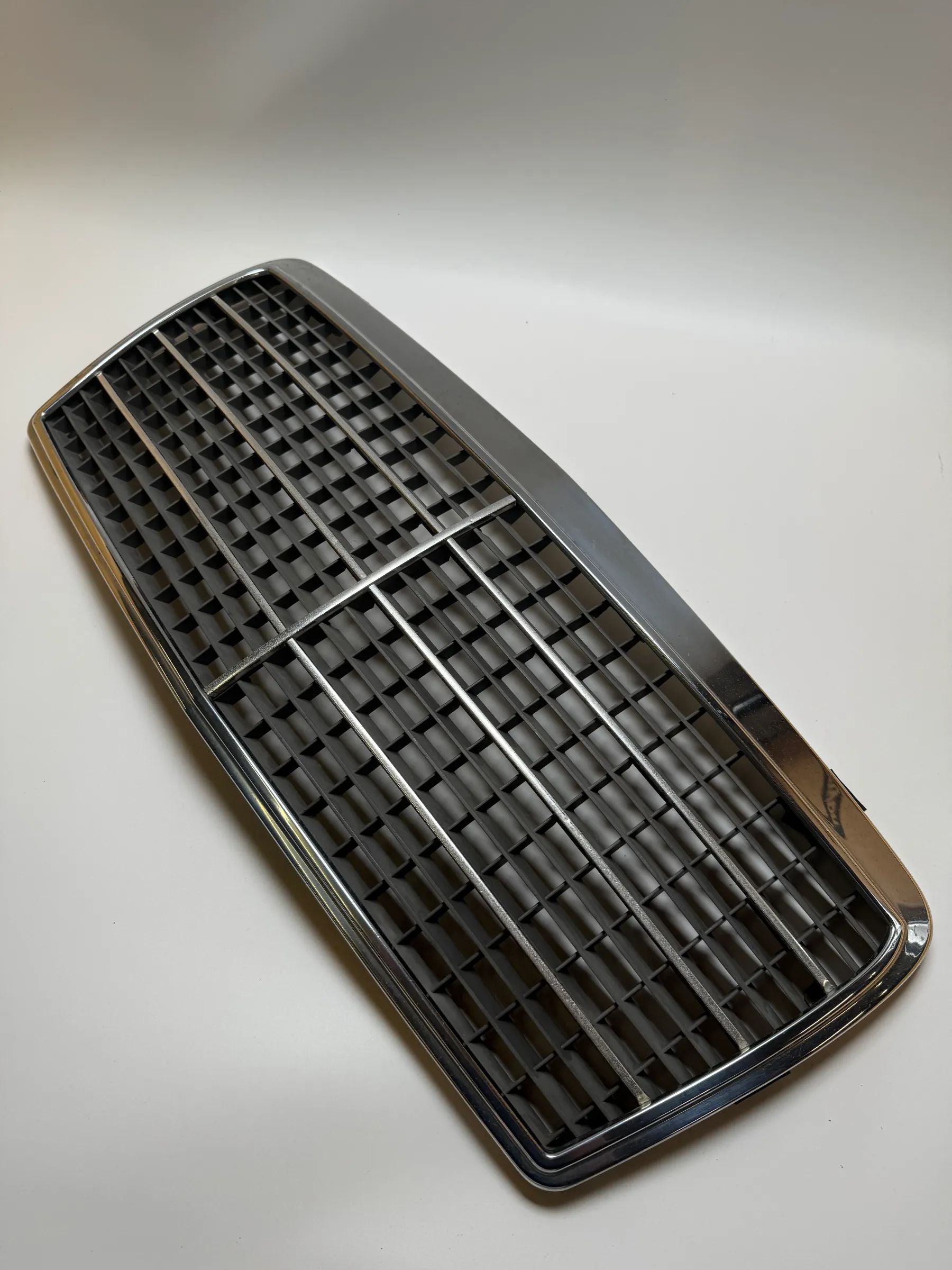 Calandre Mercedes Classe E S 124 1248800783 05-1993